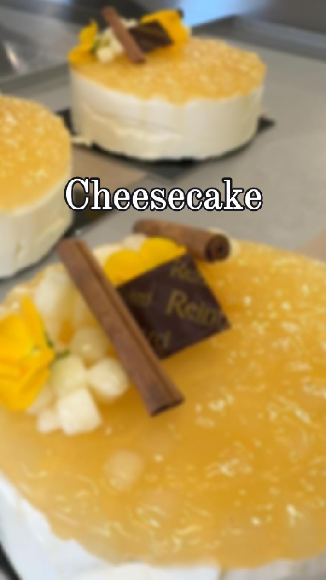 Hesch scho üse Cheesecake probiert? Mega fein mit Öpfel Topping 🤩🍎🍏
#feinisache #Bern #konditorei #bäckerei #konditor #Cheesecake #applecheesecake