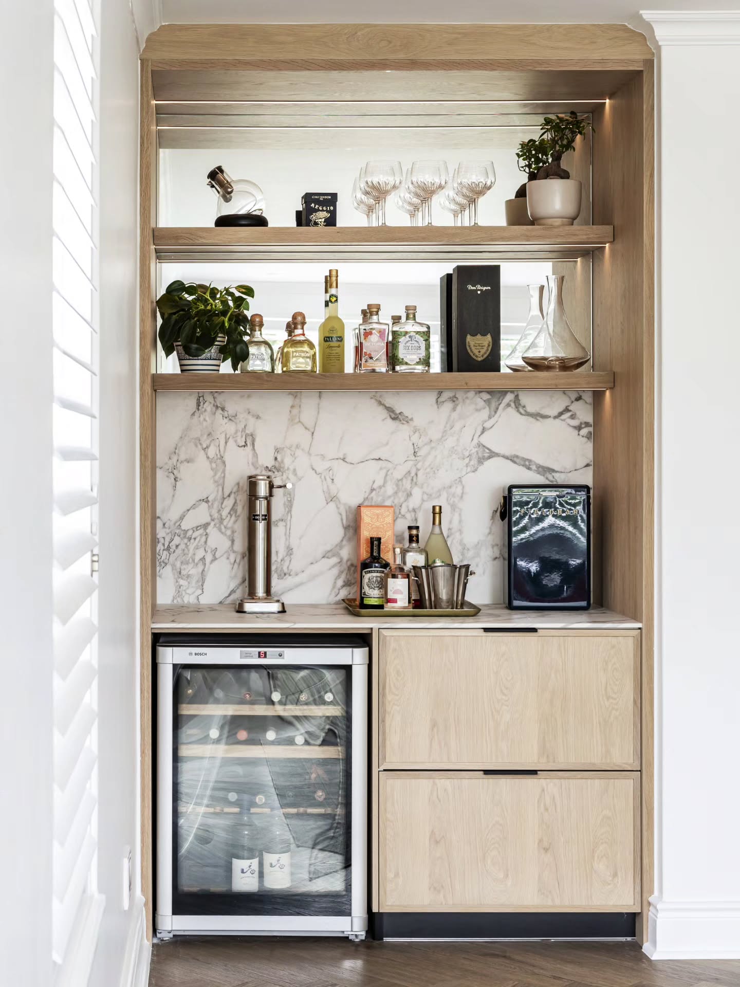 Elevate your entertaining game with this luxurious bespoke bar.
Custom oak cabinetry and veined marble stone create a warm and inviting space, while integrated LED strip lighting adds a touch of drama.
The full-height mirror backing adds depth and glamour, making this bar a true showstopper.
.
.
.
#CustomCabinetry #InteriorDetails #BespokeInteriors #HomeBarDesign #OakCabinetry #MarbleDesign #NaturalStone #InteriorLighting #LEDLighting #LuxuryInteriors #ModernClassic #InteriorInspo #DesignDetails #TimelessDesign #Camiinteriors #homebar