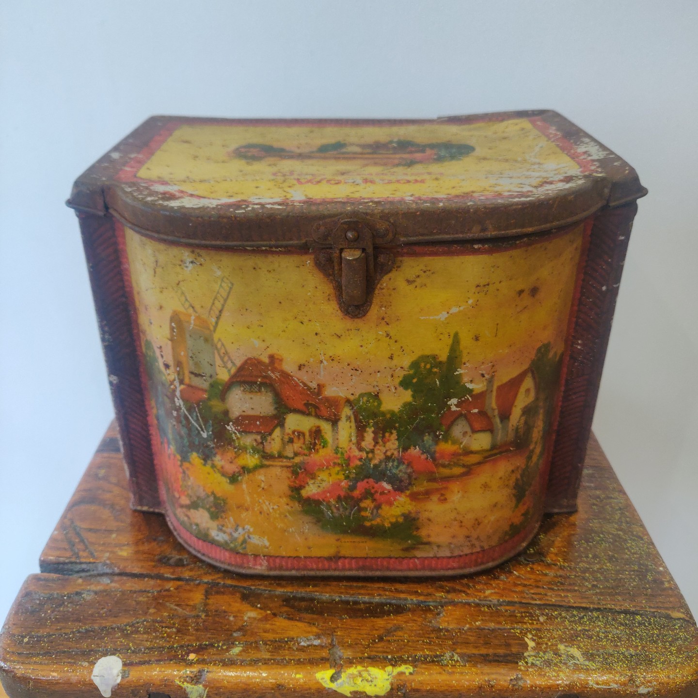 This beautiful antique work box tin is not just for sewing—it's a gorgeous piece of history! Perfect for your home decor or as a unique gift. Discover more about its charm! Link in Bio #AntiqueCharm #SewingSupplies #VintageStyle