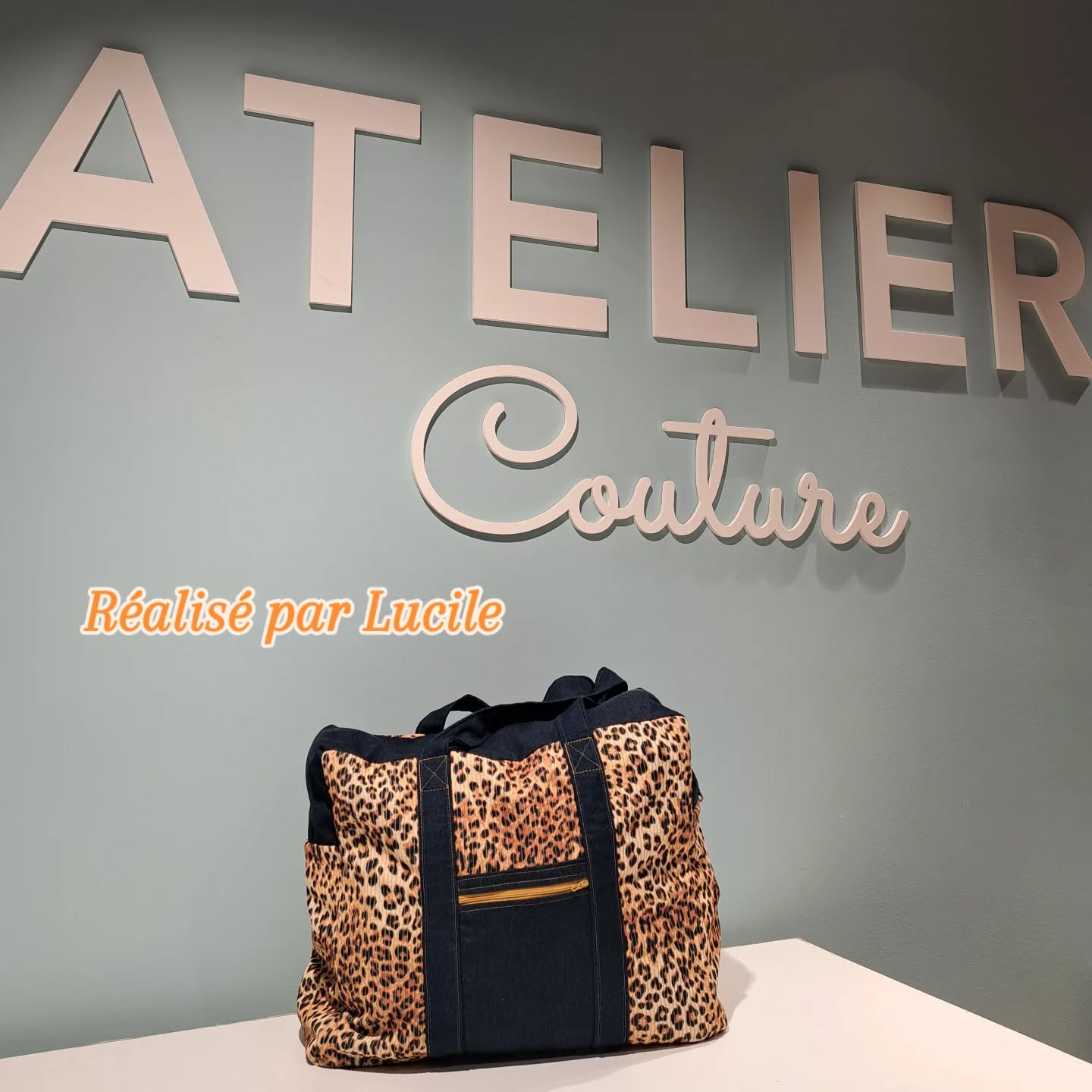 Félicitations après beaucoup de patience, Lucile a terminé son sac de couture unique, jean et velours peau de bête et résultat original 😃👍
Atelier libre chaque mois.
Samedi 24 janvier reste 1 place 😉
Contactez moi au 06 33 82 51 91 ou cathycoudrzen@gmail.com