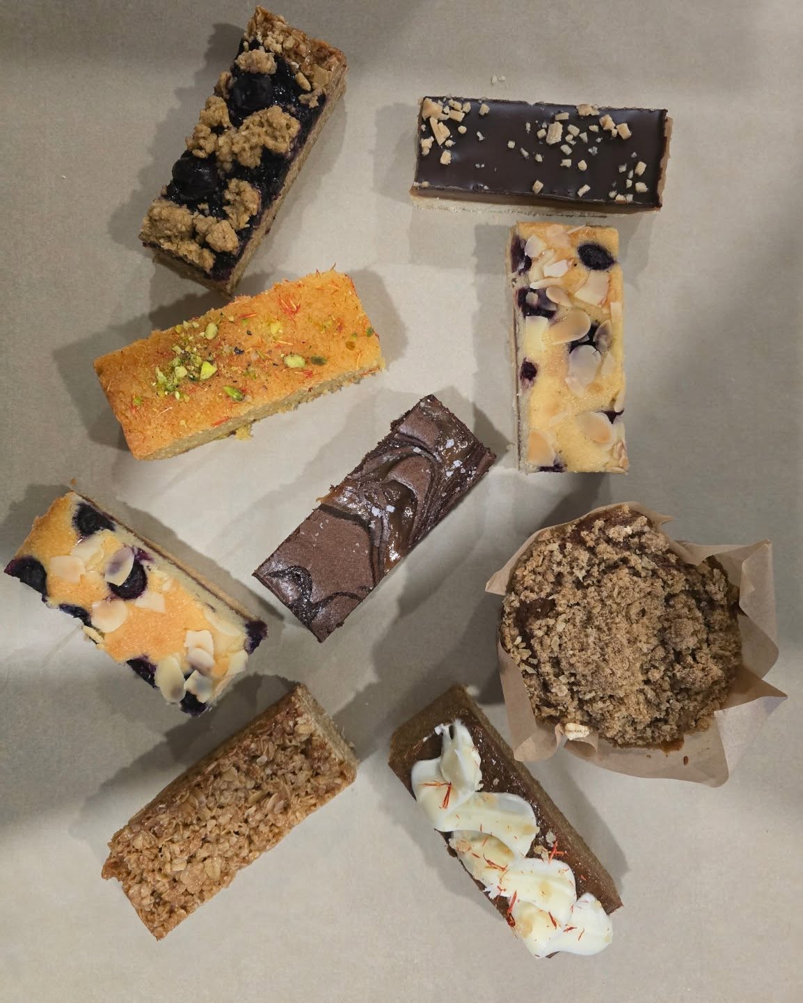 Wholesale Cake Lineup ✨️
Lots of delicious bakes heading out to your fave coffee shops 💛
All baked from scratch with real ingredients 🧈
*Blueberry Crumble Flapjack ve
*Millionaires Shortbread
*Cherry & Almond Bakewell
*Apple Crumble Cake ve
*Gingerbread Cake
*All Butter Flapjack
*Blueberry & Almond Bakewell
*Orange/Cardamom/Polenta Cake
*Salted Caramel Brownie
#layerd_cakes #eatgoodcake #freshbakes #fullflavour #fromscratch #artisanmade #smallbatch #smallbatchbakes #bakinglove #coffeeshop #coffeeshoptreats #wholesome #coffeeshopsupply #bespokebakes #yorkshirefoodanddrink