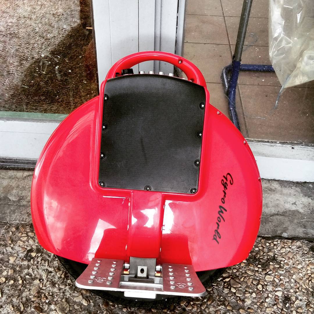 Ohohoh 🎄🎄
La roue gyroscopique 👌 ♦Gyroworld France ♦
Livraison offerte sur toute L'île de France 🚚
#gyropode #rouegyroscopique #monowheel #monorover #moovway #airwheel #monopode #monocycle #Hoverboard #Noël