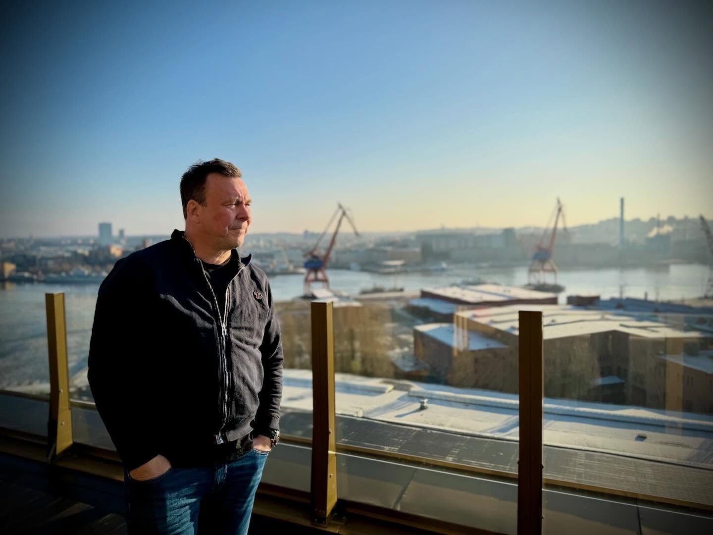 “Looking into 2026, my focus is clear: financial stability, healthy earnings, and long-term value creation. In a demanding market, discipline matters — but so does courage to invest where it counts.
From Lindholmen, overlooking Gothenburg, it’s clear how much potential we have ahead of us. With strong teams, solid customers, and a sharper financial structure, we’re well positioned to grow responsibly and sustainably in 2026.”
- Mikael Andersson, CFO, SiNIX
@mikaelandersson396
@sinixgroup