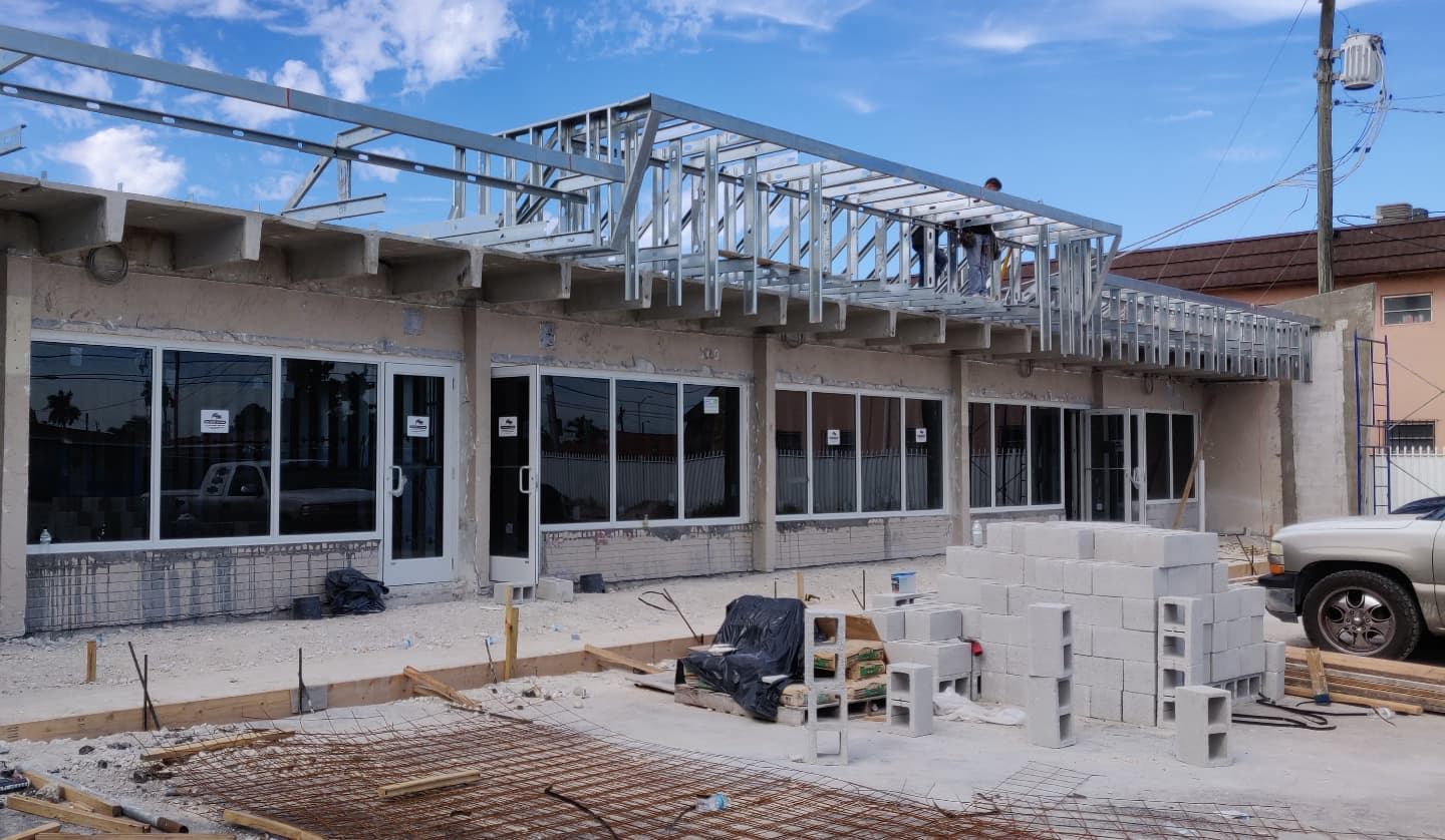 Steel framing for the parapet going up in our commercial retail project.
#construction #constructionmiami #miamigeneralcontractors #followme #commercialconstruction