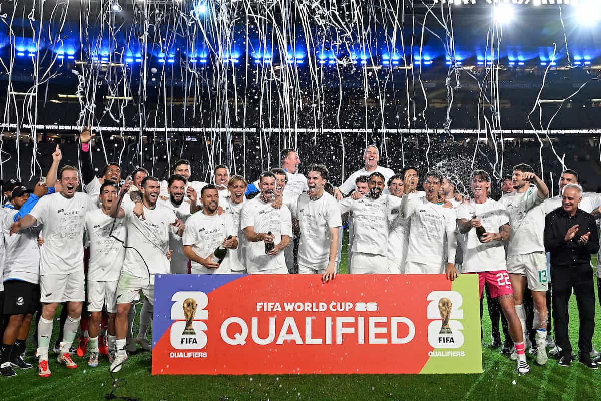 Este año se llevará a cabo el Mundial FIFA 2026, donde #NuevaZelanda participará por tercera vez. La selección neozelandesa es conocida como los #AllWhites, y el torneo será organizado por tres países: México, Canadá y Estados Unidos. Desde Argentina, @alvaroenzona nos estará compartiendo información valiosa y datos clave sobre este gran evento internacional. Esta es la primera de varias colaboraciones que vienen en camino. Si te gusta el fútbol, participa, síguenos y comenta. También puedes colaborar con Álvaro y conmigo, y apoyarnos compartiendo este contenido en español sobre #NuevaZelanda.
#LatinkiwiTalks #Latinkiwi #FIFA2026 #NuevaZelandaEnEspañol ⚽
