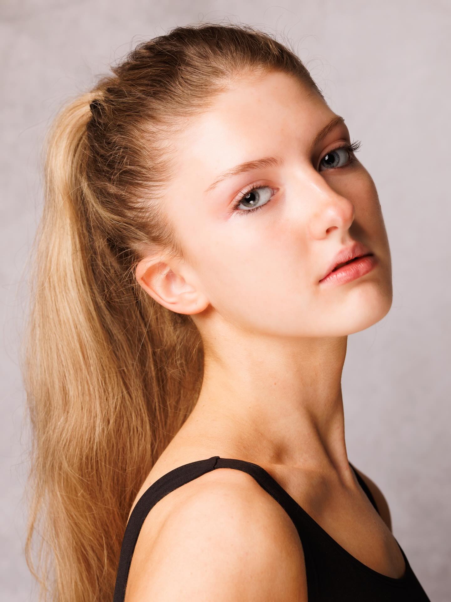 Headshot session with Eleanor β¨
Confident, natural, and such a joy to photograph. Hurtwood House talent πΈ
@hurtwoodhouse
#Headshotsurrey #PortraitSession #HurtwoodHouse #Headshotguildford