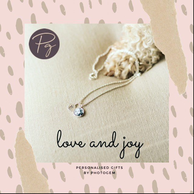 Do you know that Mother’s Day is coming up next! How will you celebrate your mum? Wouldn’t she love a photo of YOU?Follow the link in bio to get £5 off your first order👍
.
.
.
#personalisedgiftidea
#photojewellery
#oneofakind
#ideasformum
#howcanicelebratemum
#photogem
#bespokegiftideas