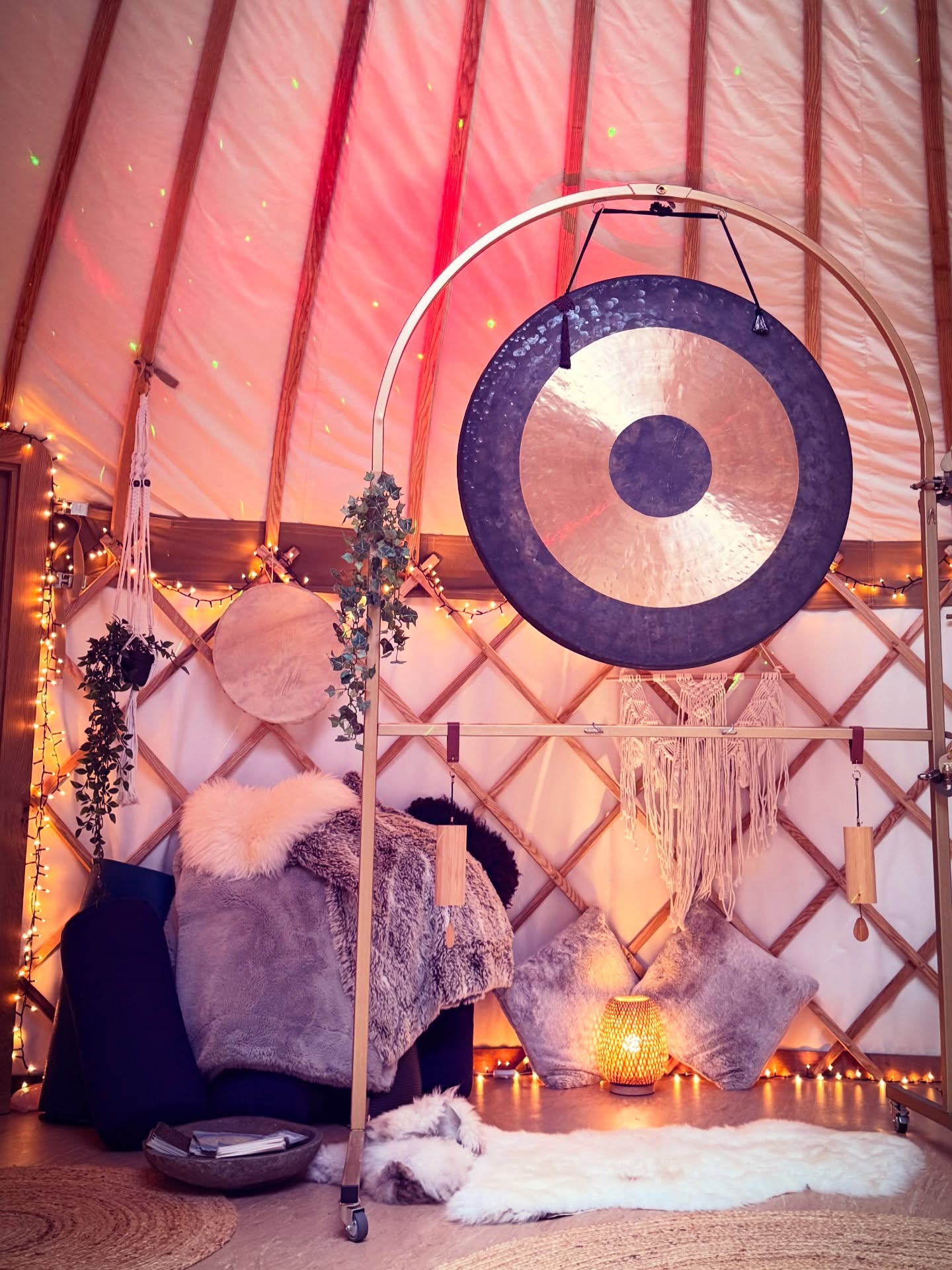 behold, the mighty Chau Gong. My Chinese Gong imported from America.. 36 inches of pure roaring depth…. Her name is Buru, the word in ancient Sumerian thought to be associated with 🐦⬛ crow or possibly Corvid in general .. look closely and you’ll see scratches down her front from a wind inspired clash with my good friend @slowflowyogafrancesca ‘s chau Gong they say that when the Gong‘s tone wants to slightly shift or change it will instigate a crash or some way for the metal to slightly rearrange itself in this case it was a wind inspired humongous crash with another large Chau gong!! ….#chinese #gong #bronze #power