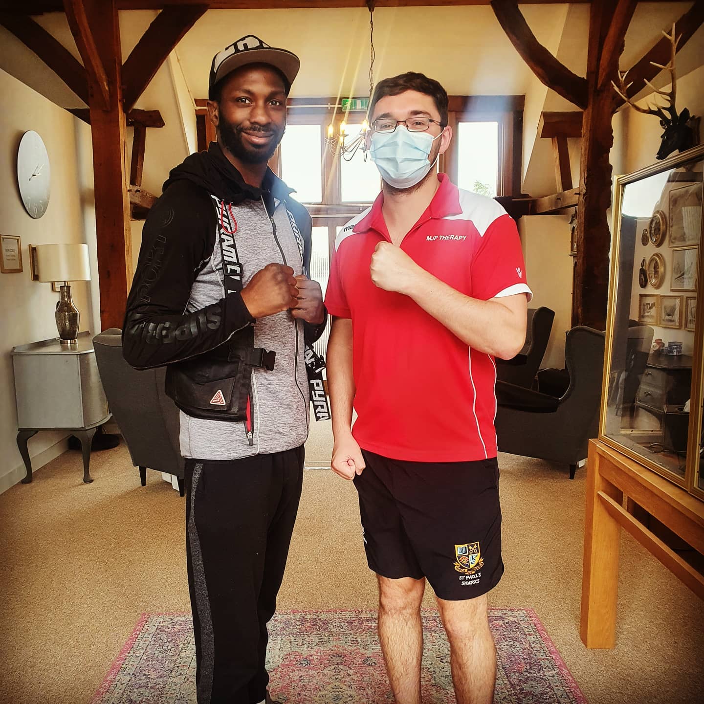 Awesome to be sponsoring and working with pro boxer @dghost88_ ahead of his fight this weekend in Serbia and for future fight camps
Session just focusing on a little bit of mobility and a general freshen up before his flight to Serbia, weigh in and then to bring back the W on Saturday night
#TeamDghost