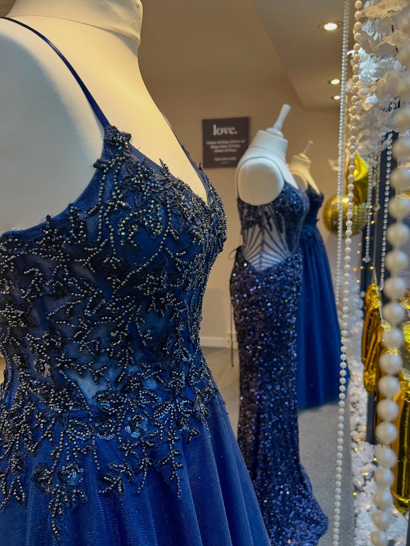 Prom 2026 โฆ girls these gorgeous navy dresses feature in our window display and are priced from ยฃ395 and Iโm sure they wonโt be here for long! ๐
Book your appointment with us today ๐
#thebridalloungenewcastleunderlyme #prom #promdress #bluepromdress #navypromdress