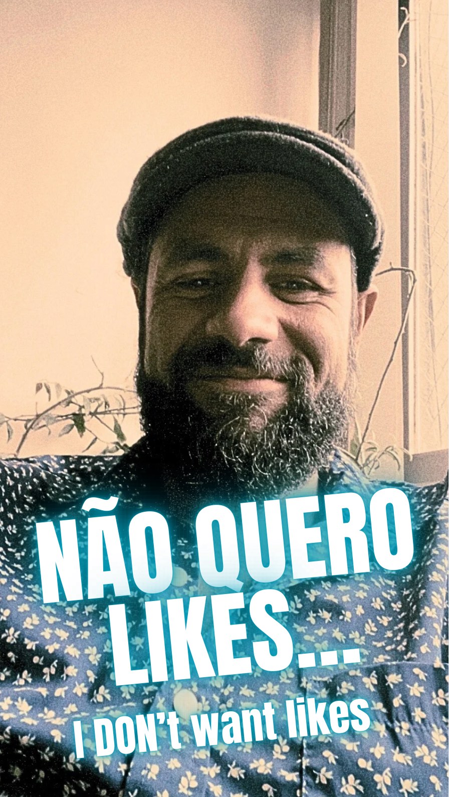 Talvez seja hora de parar de contar likes e começar a confiar nos silêncios.
Nem todo mundo que é tocado reage.
Nem todo coração que sente comenta.
Às vezes a transformação acontece em silêncio, no lugar onde número nenhum alcança. Criar sem esperar aplauso é um exercício profundo do ego.
É escolher acreditar que a conexão existe mesmo quando ela não se mostra. Porque o que importa de verdadenão pede validação —ele permanece.
Nesse mundo obcecado por métricas, pensar na emoção, no sentir, no invisível é um ato de rebeldia.
E talvez a arte mais honesta seja essa: continuar criando, não para ser visto, mas para tocar.
Mesmo que você nunca saiba quem.