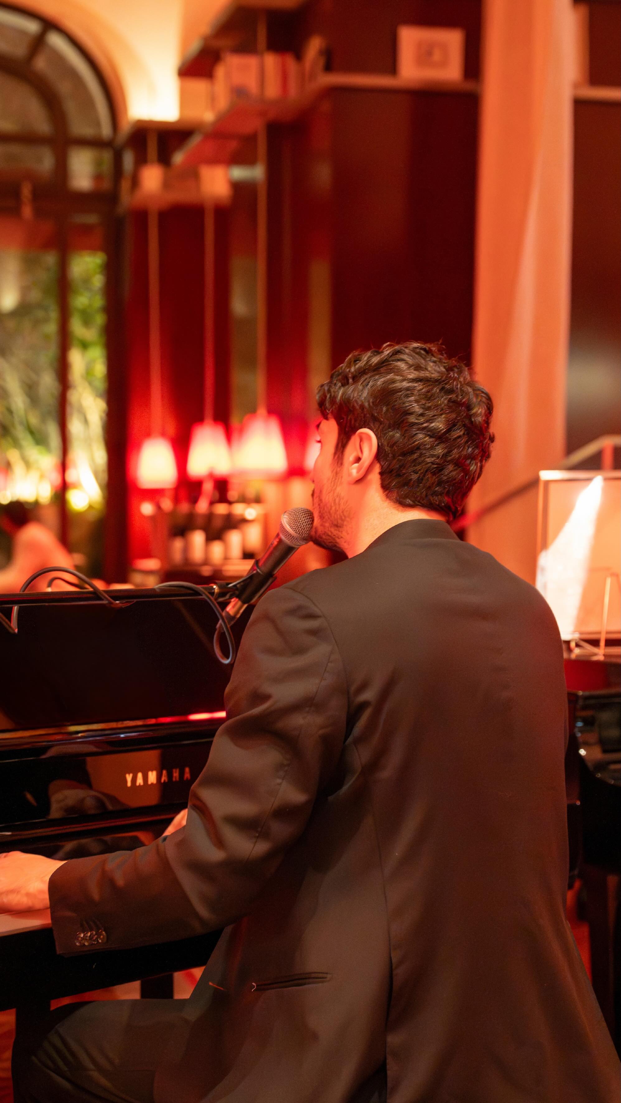 Find us every Thursday at the Royal Monceau, enjoying a live piano and vocals.