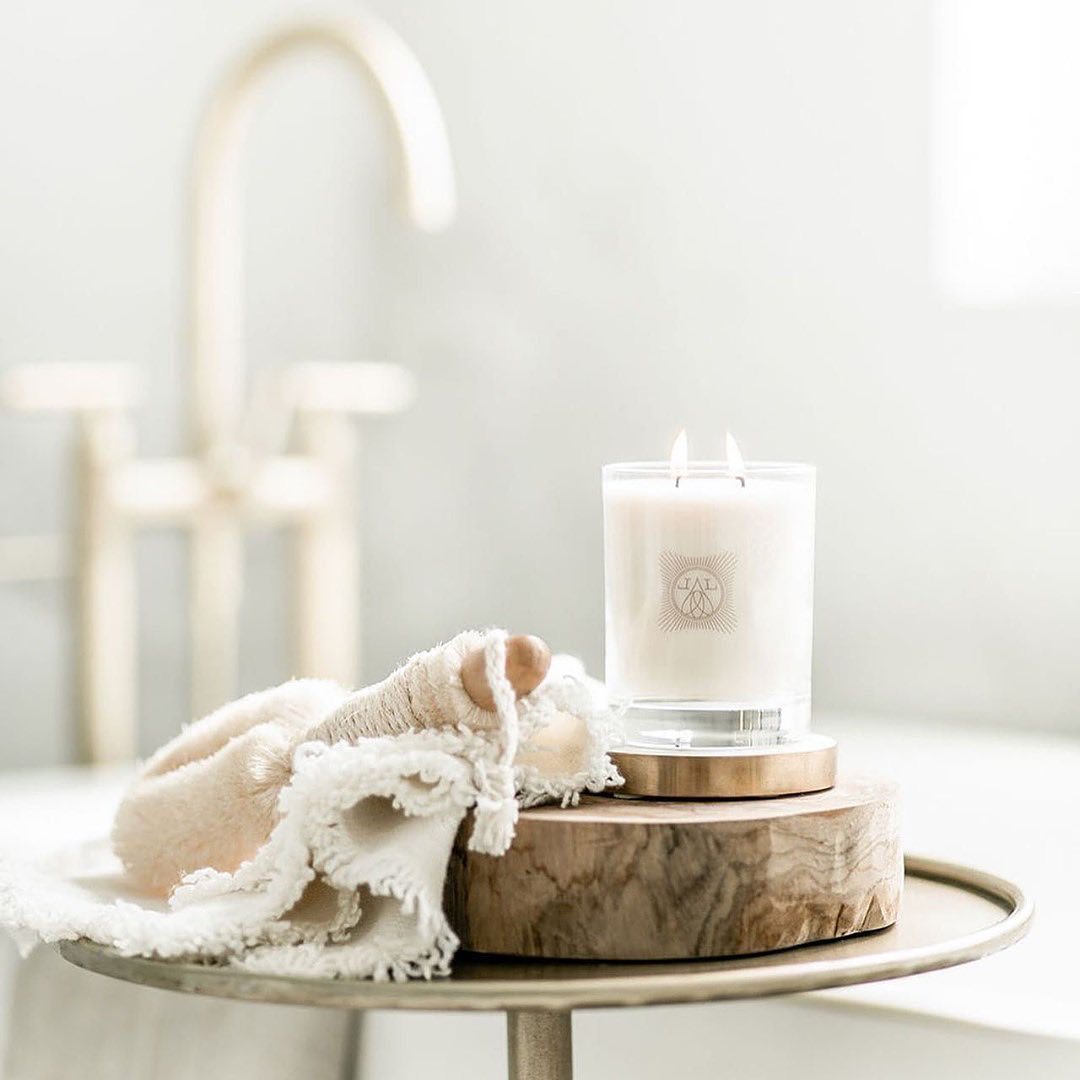 Warming up through fall with organic luxury finds from @luxandeco
Enhance your environment through the gift of scent🕯 ⠀
•⠀
•⠀
•⠀
#sustainablecandle #sustainabledesign #ecodesign #sustainableproducts #beautifulcandle #homedecor #sustainabledecor #sustainableliving #consciousliving #consciousdecor #ecofriendly #ecofriendlyliving #responsibleliving #ecoproducts #ecodecor #ecodesign #candle #candles #lesswaste #zerowaste #nontoxic #linneaslights #linneascandles #warmup #cozy #winter #memories