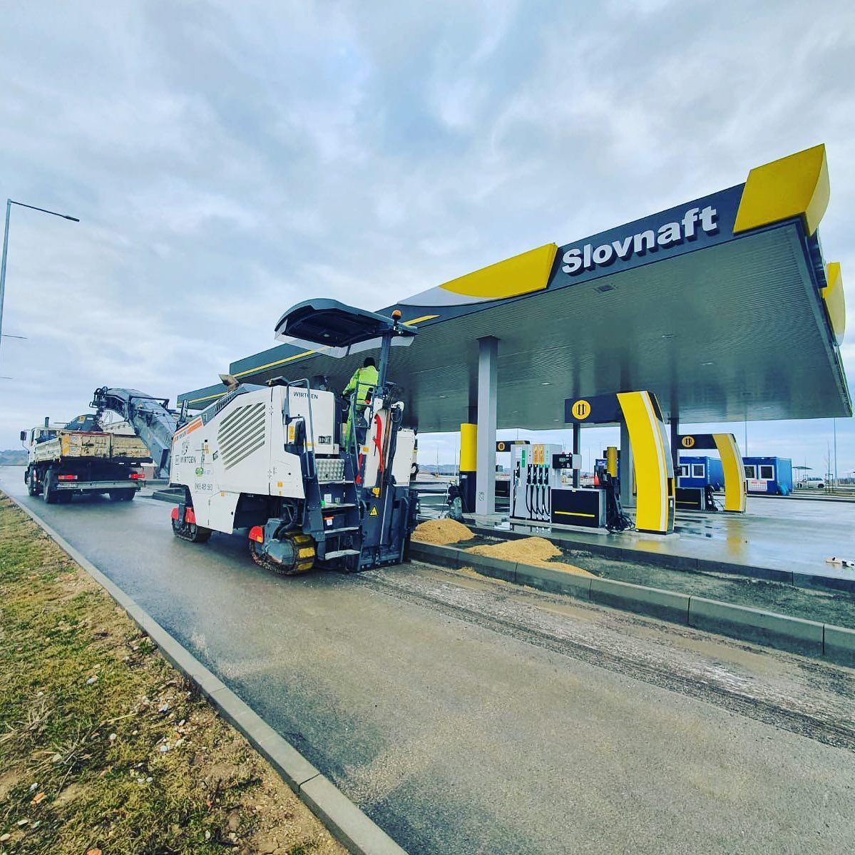 Via-cesty s.r.o. #viacesty #wirtgen #w210 #w210xp #w250 #200 #w200i #w100 #w100cfi #w1200 #w120 #w2200 #2100 #w500 #coldmilling #machine #coldmillingmachine #freza #cestnafreza #cestnifreza #viafrez #frezovanie #cesty #slovakia #wirtgengroup #machines