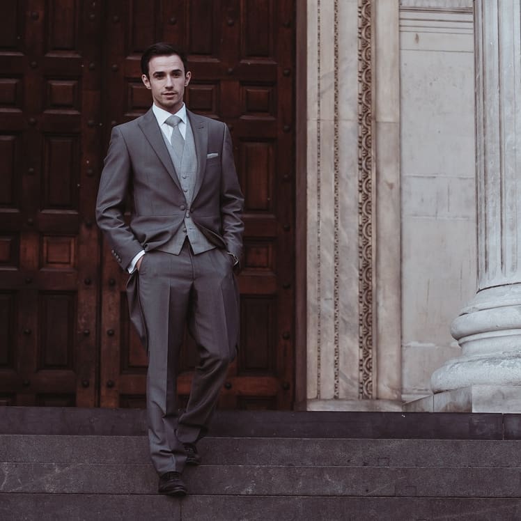 Mijn feed moet weer een beetje in balans. Na zoveel vrouwelijke beauties en mooie koppels, is het tijd om even aandacht te geven aan De Man. Doesn't he look dashting?! 😁
Ook al staan mannen bekend om dat ze niet vrijwillig op de foto willen, willen ze stiekem echt wel wat goede en stoere foto's van zichzelf. Foto's voor je ouders, je partner, LinkedIn of Tinder (just kidding🙈... Je gaat trouwen!) ... er is altijd genoeg keuze! 😉
.
.
.
#bruidegom #weddinginspo #zankyou #bruidsfotograaf #spontanefotografie #trouwfotograaf #wijgaantrouwen #maninpak#verloofd #ikgatrouwen #trouwenin2021 #fotograafdenhaag #trouwpak #weddingseason #aroosi #trouwreportage #amsterdamfotograaf #theperfectwedding #fotograafrotterdam #trouwenamsterdam#elegantwedding #bruidegom #fineartwedding #filmisch #sannazphotography #destinationwedding #intiemebruiloft