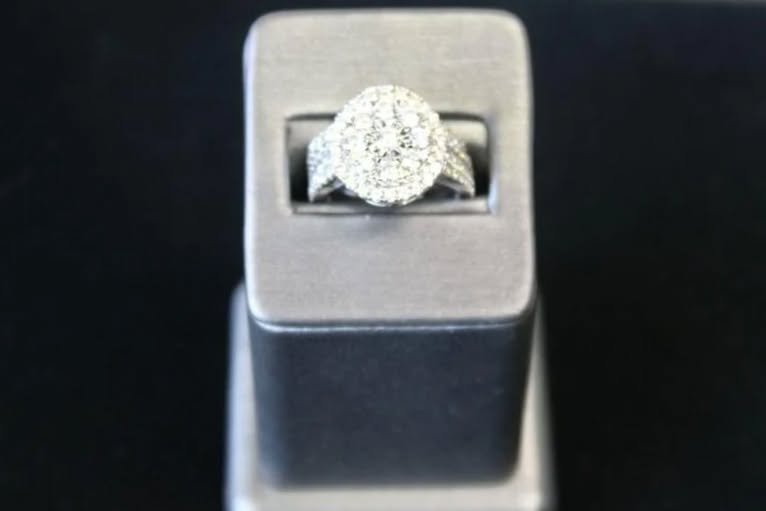 Check out our engagement selection 💎
📍Shop our showroom
💎Custom Designs-Let us bring your vision to life
🗓️Open Monday -Saturday
#houstontx #houstonjewelry #quailvalley #missouritx #proposalrings #houstonproposalrings