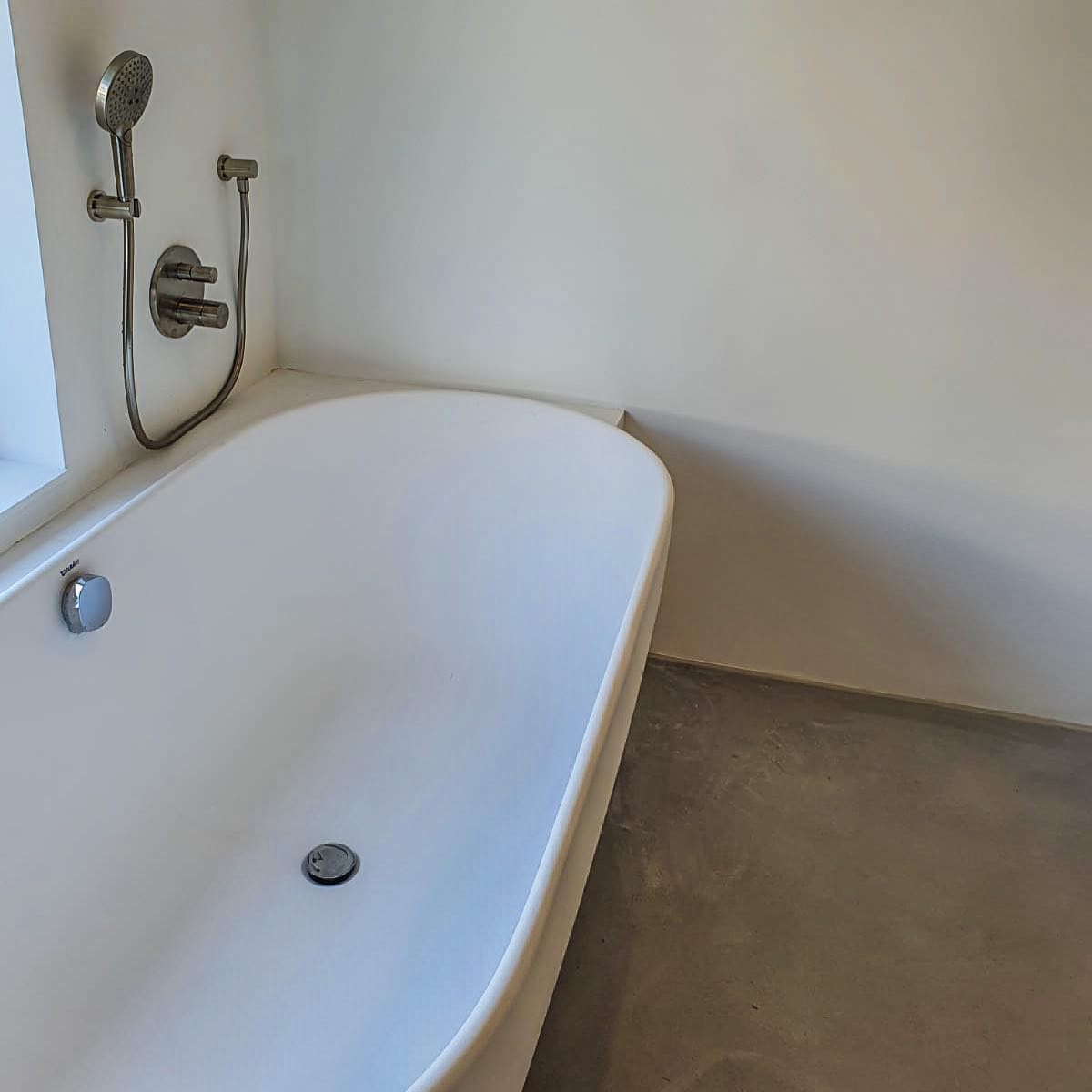 Modernes Design und erfrischend hochwertige Produkte!
Wenn Sie schönes Design im Bad lieben und Wert auf exzellente Qualität legen, sind Sie bei uns richtig. Wir verbauen Premium-Produkte für Dusche, Bad und WC. Was passt zu Ihnen? Besuchen Sie uns in unserer Ausstellung.
#badaustellung #sanitäreckert #baderzimmerdesign #konstanz #neuesbadezimmer #designbathroom #designinspiration #renovierung #neubau #badstudio #badewanne #zeitimbadezimmer