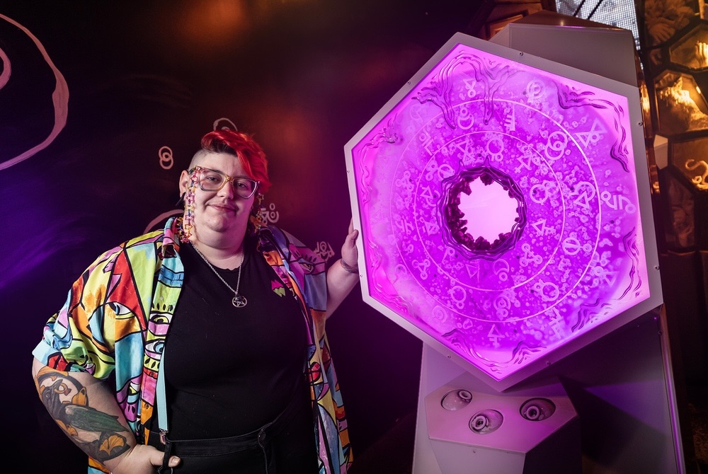 Really honored to have been interviewed recently for the Las Vegas Weekly! The wonderfully kind @allaleamber was a delight to chat with, and she synthesized my ramblings into a much more readable article about my work for @omegamartusa and the Vegas theatre community these past few years. I’ll add a link to the interview in the comments below!
#magpiedesign #scenicdesign #immersivedesign #puppetdesign #experientialart