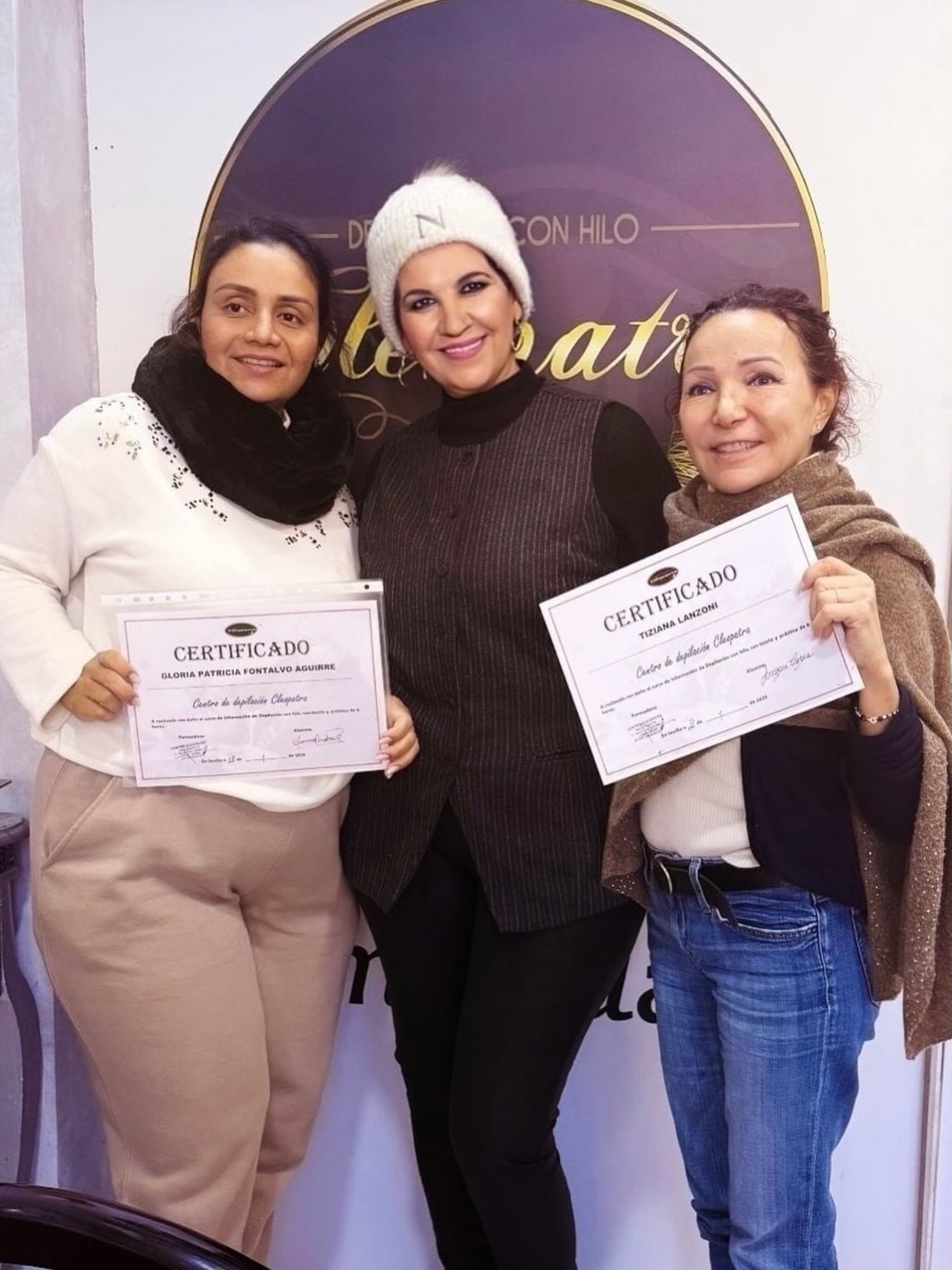 Ha sido un placer para mi centro impartir el curso depilación con hilo 🧵 a dos alumnas,Tiziana Lanzoni De Málaga y patricia Fontalvo de Cádiz, con resultados excelentes.✅👏🏻👏🏻💪🏻💚💚
Espero y deseo muchísimo éxito chicas 😘😘❤️❤️. @incredibile_energia_bellezza y @patriciafontalv #depilacionconhilo #cejasnaturales #cejasperfectas✔️ #cursodepilacionconhilo #cursohenna