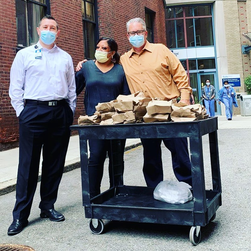 Lunch on Thursday for the Heroes of Tufts Medical Center @tuftsmedicalcenter. Grateful for everything you do! •
•
Thursday’s Meal Donation - 25 Indian meals from @tikkawaygrill•
•
#HeroesOfCOVID #COVID19 #Coronavirus #Frontline #Heroes #Boston #Tufts #Massachusetts #tuftsmedicalcenter #HealthcareHeroes #ThanksHealthHeroes