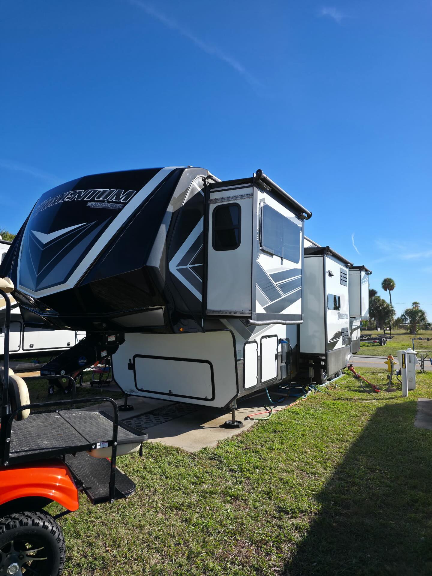 43’ Grand Design Deoxidation & Wax!
•
•
•
•
#RVDetailing #Detailing #ViperDetailing #RvLife #clean