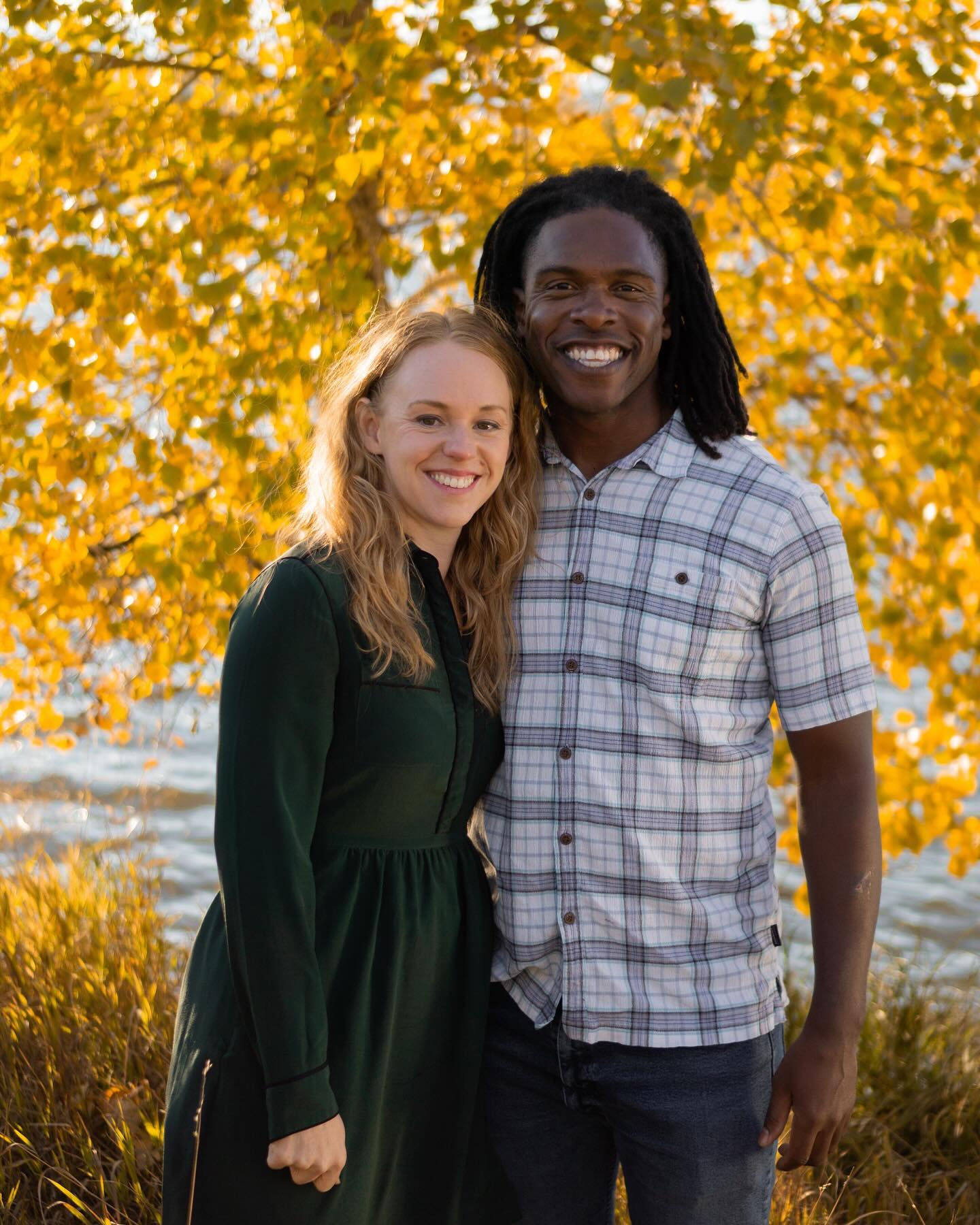 The colors are starting to change and I’m excited for the heat to be gone. 🍁 Fall minis at Golden Ponds on October 4th if you’re a fellow longmonster and want to join!