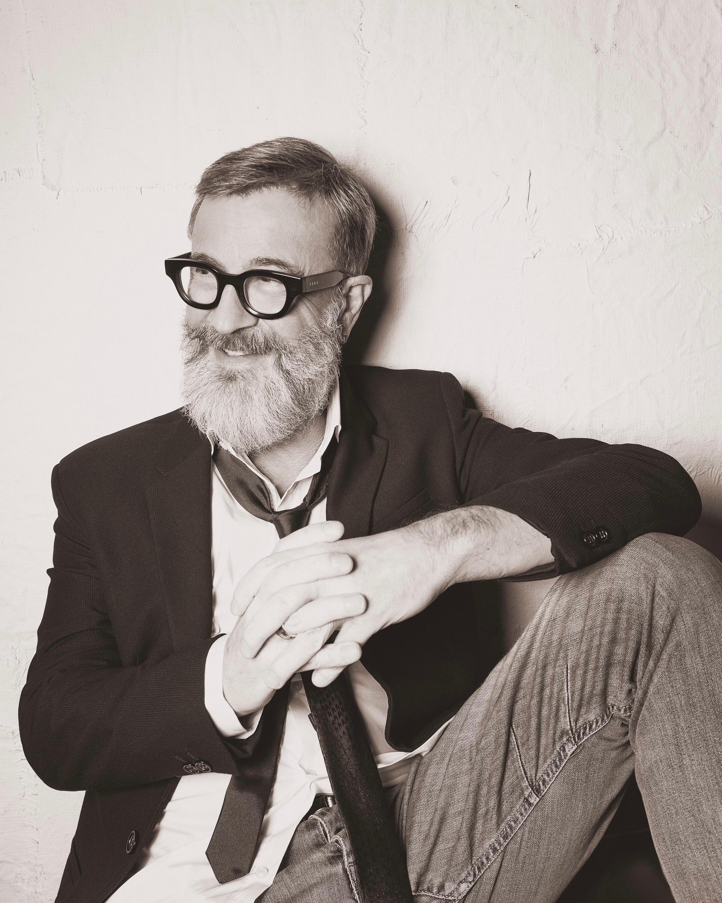 Il mio nuovo singolo “E poi ti ho visto cadere” è fuori ora!
Questa canzone è il racconto di quando un amore cambia forma, e ti accorgi che non sei più lo stesso.
E anche se sei tu a chiudere, certe cadute fanno male a entrambi.
Questo singolo anticipa il nuovo album PERFETTO IMPERFETTO in arrivo il 6 marzo, in pre-order al link in bio ☝🏼
Ph @chiaramirelli
#MarcoMasini #EpoiTiHoVistoCadere @bmgitaly @momyrecords @concerto.official @friendsandpartners @antonio_iammarino @cesarechiodo @theleadingguy