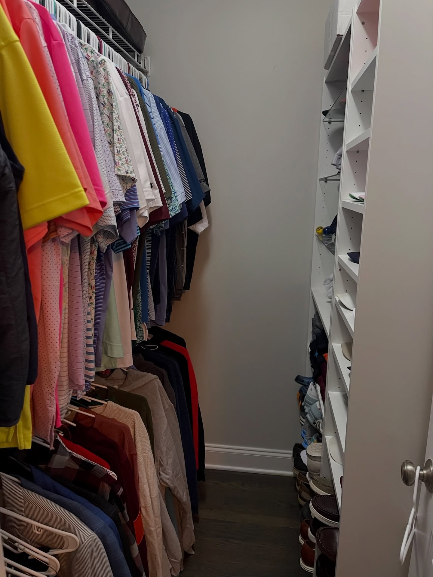A well-organized closet is more than just pretty shelves ✨
It’s fewer decisions, less stress, and a calmer start to your day.
When everything has a place, your mind does too.
✔️ Reduced overwhelm
✔️ Faster mornings
✔️ Less visual clutter
✔️ More peace and mental clarity
Organization isn’t about perfection—it’s about creating systems that support your mental health and daily flow.
✨ Closet refresh by Classy Gals LLC
