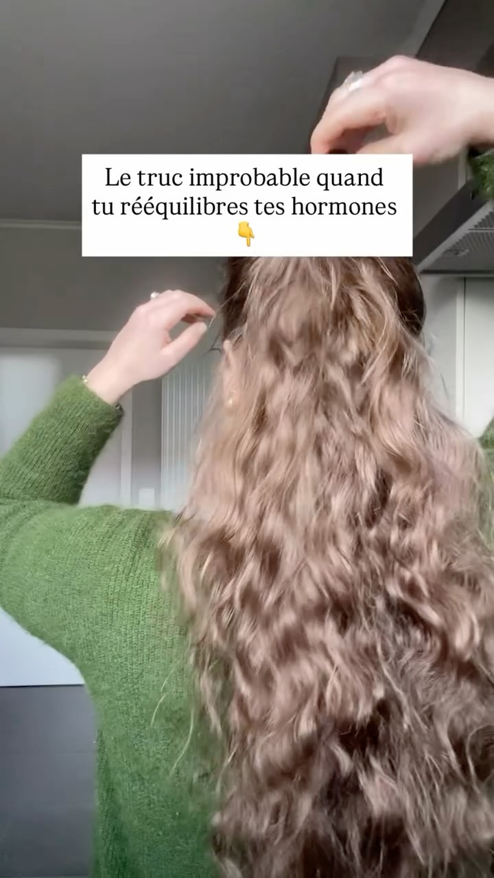 On pense que rééquilibrer ses hormones, c’est “juste” une histoire de cycle et de fertilité.
De règles plus régulières et moins douloureuses
De moins de SPM.
👉 En réalité, c’est bien PLUS que ça.
Quand tu rééquilibres VRAIMENT tes hormones :
✨ tes cheveux retrouvent de l’épaisseur, de la brillance, de la qualiteyy🤌🤌
✨ ta peau change
✨ ton énergie remonte
✨ ton corps arrête de lutter contre toi
✨ bref… tu vis un vrai GLOW UP
❌ C’était hyper inconfortable de schriller dans mes archives 😭
🤝 Mais j’ai tellement envie de te partager que ce avant/après, c’est pas un hasard !!
Ce n’est pas de la chance.
Ce n’est pas “de la génétique”.
✨ C’est le résultat d’un TRAVAIL DE FOND sur :
- mon SOPK
– la glycémie
– le stress et la régulation du systemen nerveux
– l’inflammation
– la nutrition
- remonter les carences
– rééquilibrer mon cycle
Ton corps SAIT faire.
Il a juste besoin des BONNES conditions.
💬 Si tu veux comprendre ma MÉTHODE et voir comment obtenir les mêmes résultats de manière durable,
👉 écris “methode” en commentaire ou en message privé et on en parle ensemble.
👉 Et ABONNE-TOI pour rater aucune info et retrouver des HappyHormones 💛