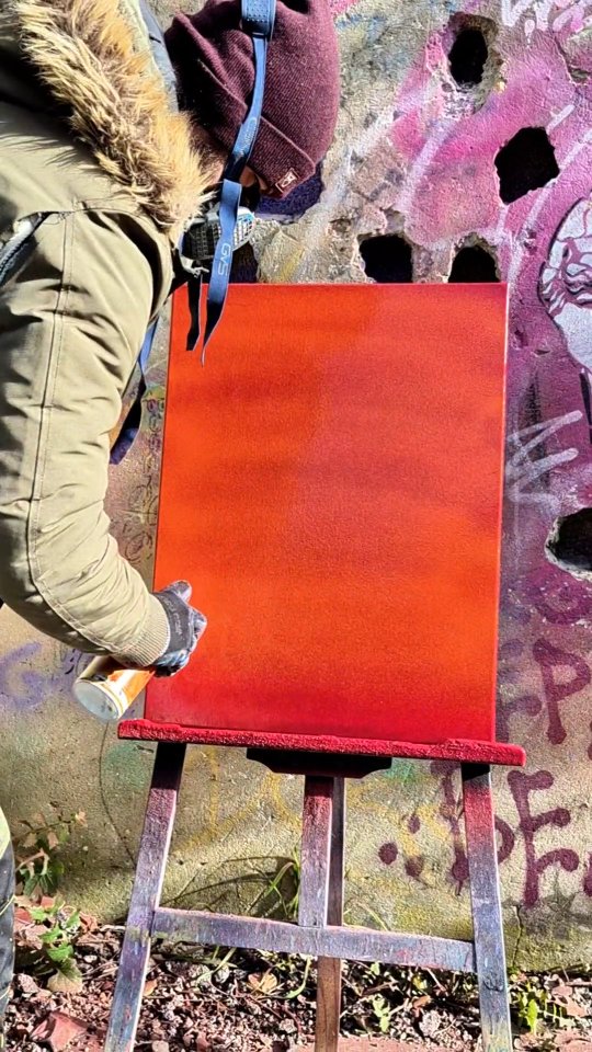 Goku au pochoir.
Un fond qui chauffe, un perso qui frappe.
Je pose, je retire… et ça part en puissance. 💥🔥
#goku
#dragonball
#streetart
#stencilart
#popculture