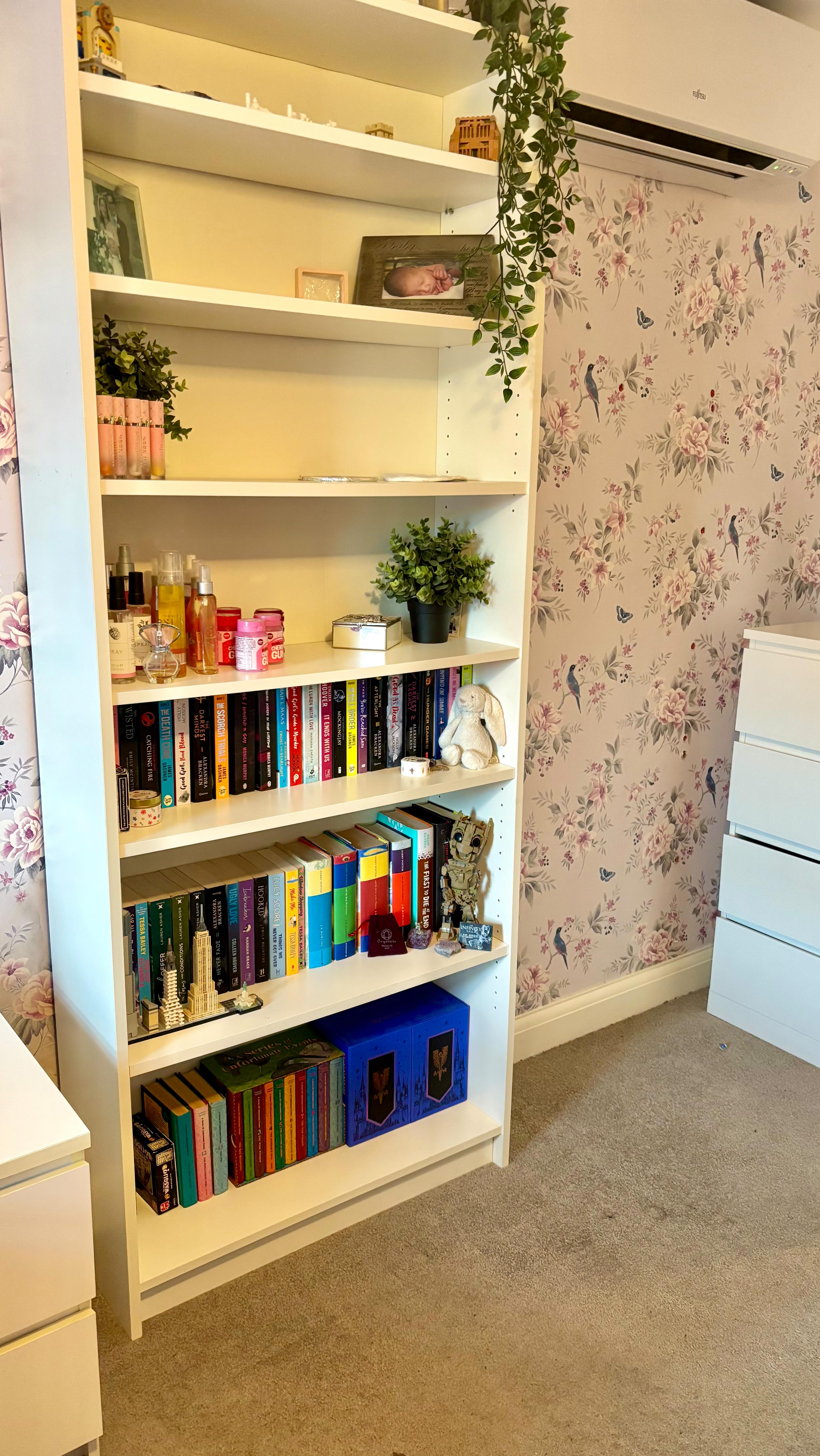 Another bedroom transformation complete 🖤
#professionalorganiser #professionalorganizer #professionaldeclutterer #decluttering #hampshire