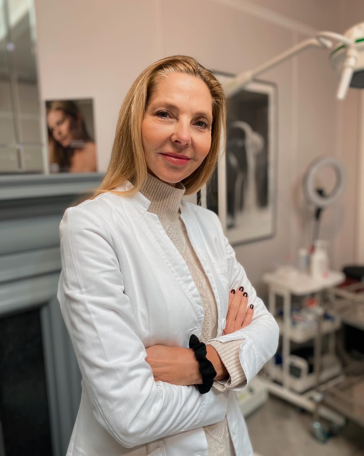 Reopening the clinic tomorrow after our Christmas break and looking forward to seeing our lovely patients again! Book your consultation/treatment via email now or just give us a call 📱