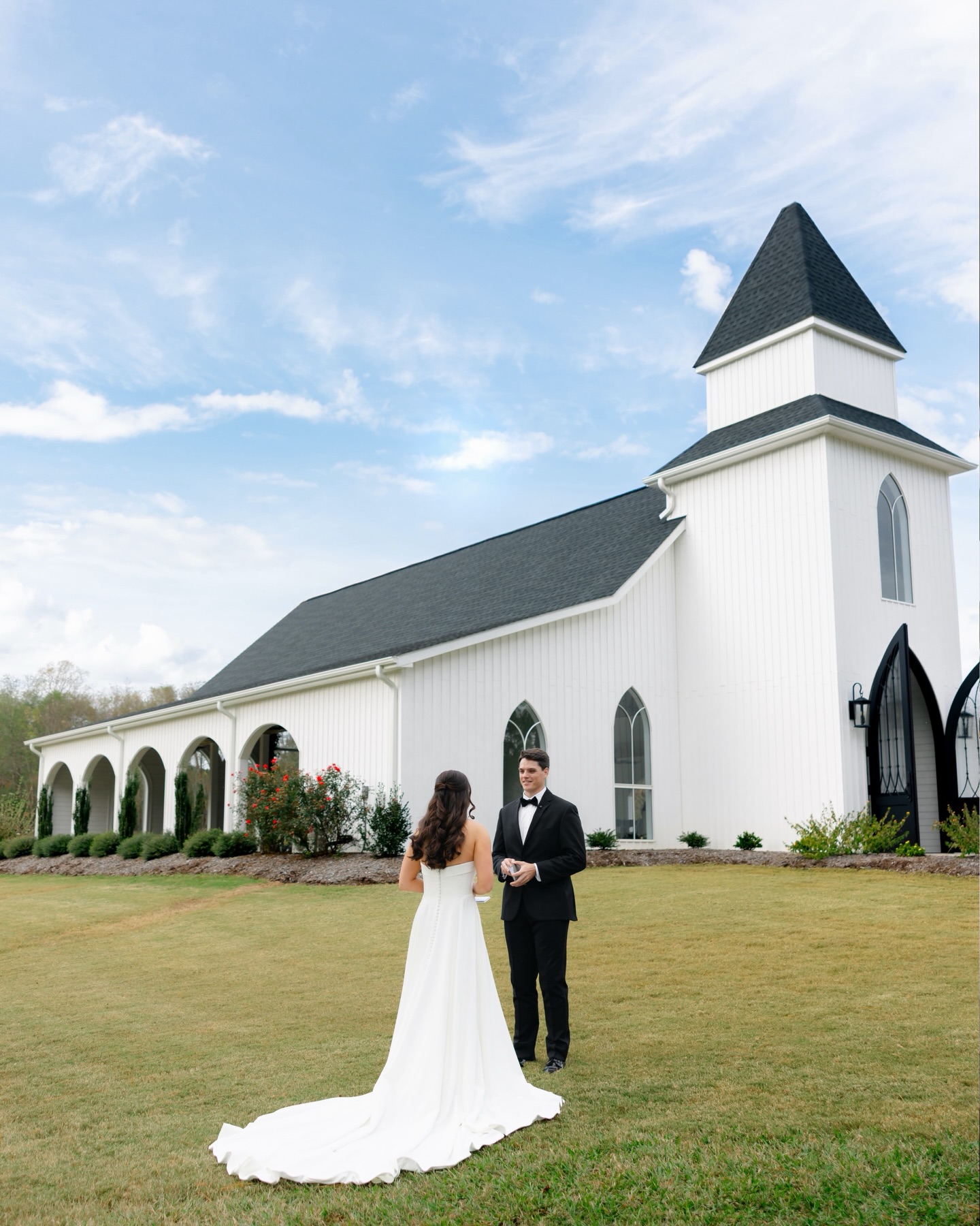 Sydney & Jake 🤍 A day that was as FUN as it was beautiful!! Couldn’t love these two more.
@daniels.ridge
@emilyfryphoto
@myndfulfilms
@djsobelentertainment
@beyondpetalsflorist
@winkhairandmakeup
@cateringbydesign
@personalceremoniesnc