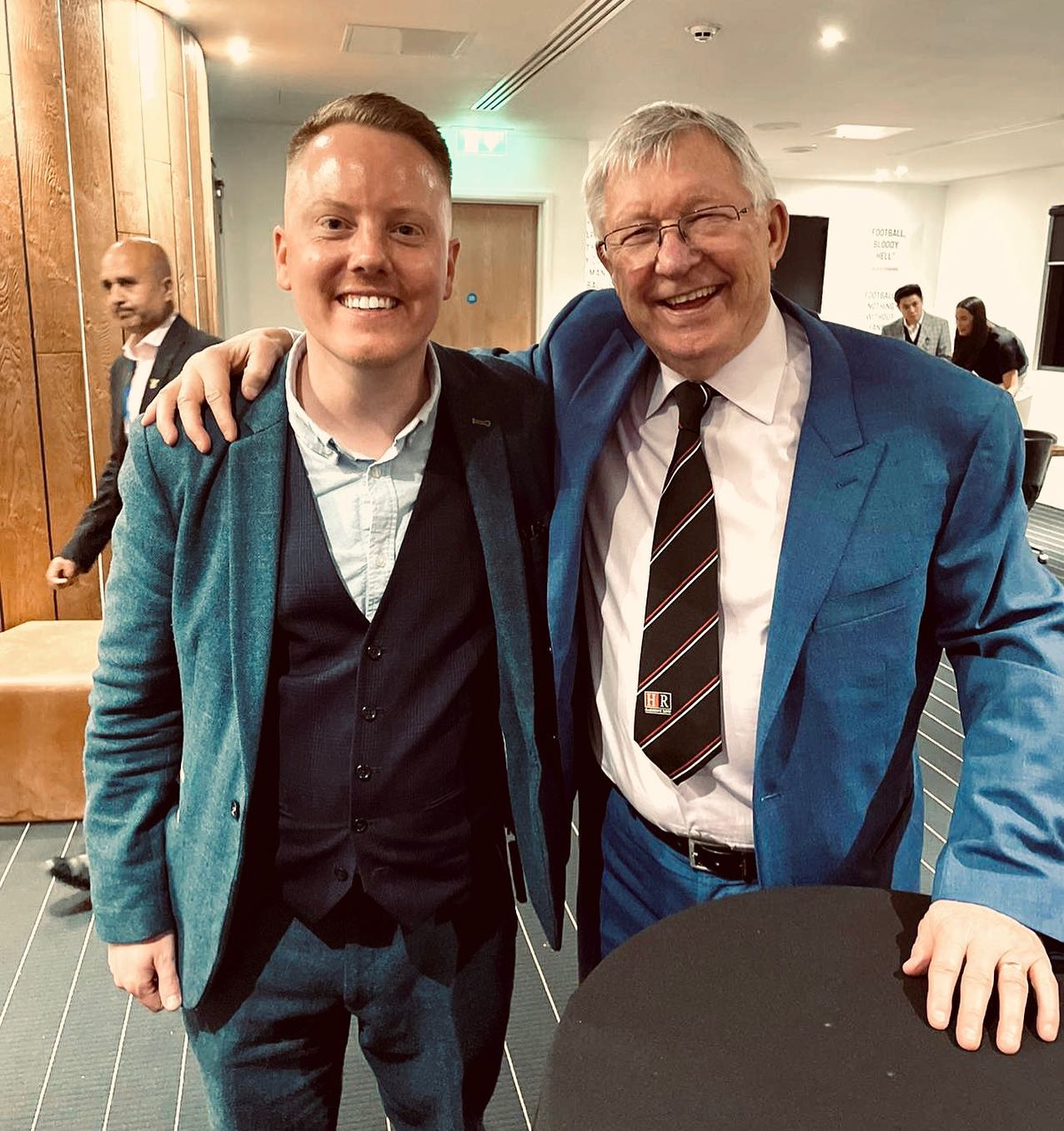 ‘Not just the best magician around here, the best magician in the world!’ - Sir Alex Ferguson.
Truly honoured and humbled to be asked personally to perform once again for Sir Alex and his guests last night. An absolute pleasure to be able to do what I do and receive such touching comments.
If you would have told me 10 years ago I would be doing what I am doing and performing for so many amazing people I probably wouldn’t have believed you!
Thank you to each and everyone one of you 🥹. Have a great Easter, enjoy the bank holiday and if you see me this weekend enjoy the magic!
Jason x
#livingthedream