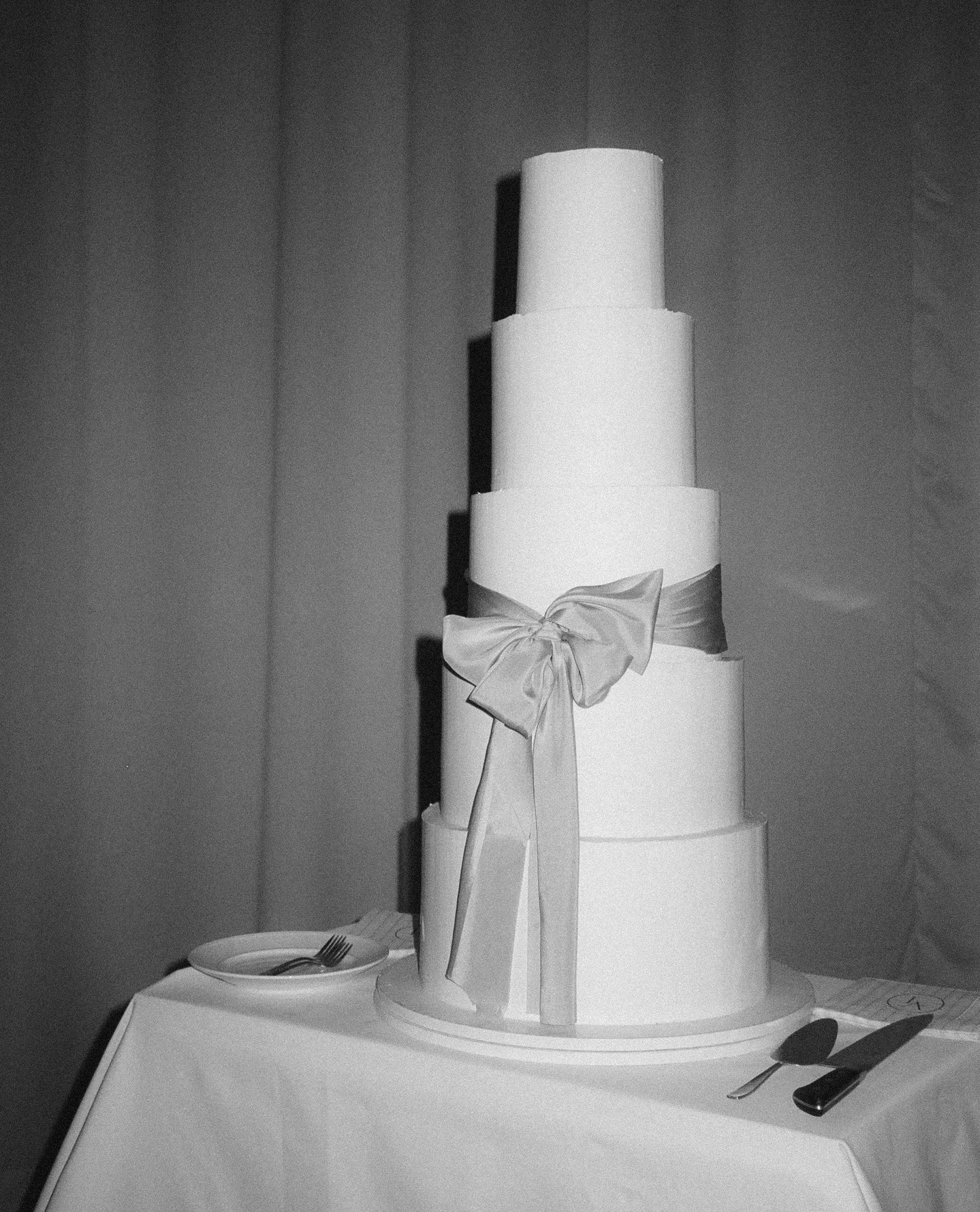 Wedding cakes that make IMPACT. 🤍
Planning, design & florals: @avenievents
Videographer: @innarhuntfilms with our associate videographers: @madiskask & @arbo_rae
Photographer: @cinziabruschini
Venue: @wisbystrand
Ceremony: St. Mary's Cathedral
Welcome dinner venue: St. Nicolai Ruin
Getting ready: @villaalmavisby
Welcome dinner bands: @jasontmbk, @helt_off
Stationery: @elinsartstudio
DJ: @oskarsmedstad
MUA: @nathalieberzelius
Hair: @antonioaxu
Singing at ceremony: @philipjalmelid
String music: @strakkapellet
Cake: @majasbageri
Friday night dress: @oscardelarenta
Wedding dress: @moniquelhuillierbride
Second dress: @oscardelarenta
Sunday outfit: @carolinaherrera
.
.
.
.
.
#stockholmweddings #stockholmweddingplanners #europeweddingplanners #luxuryweddingplanners #luxuryeventplanners #luxuryevents #gotlandwedding #weddinggotland