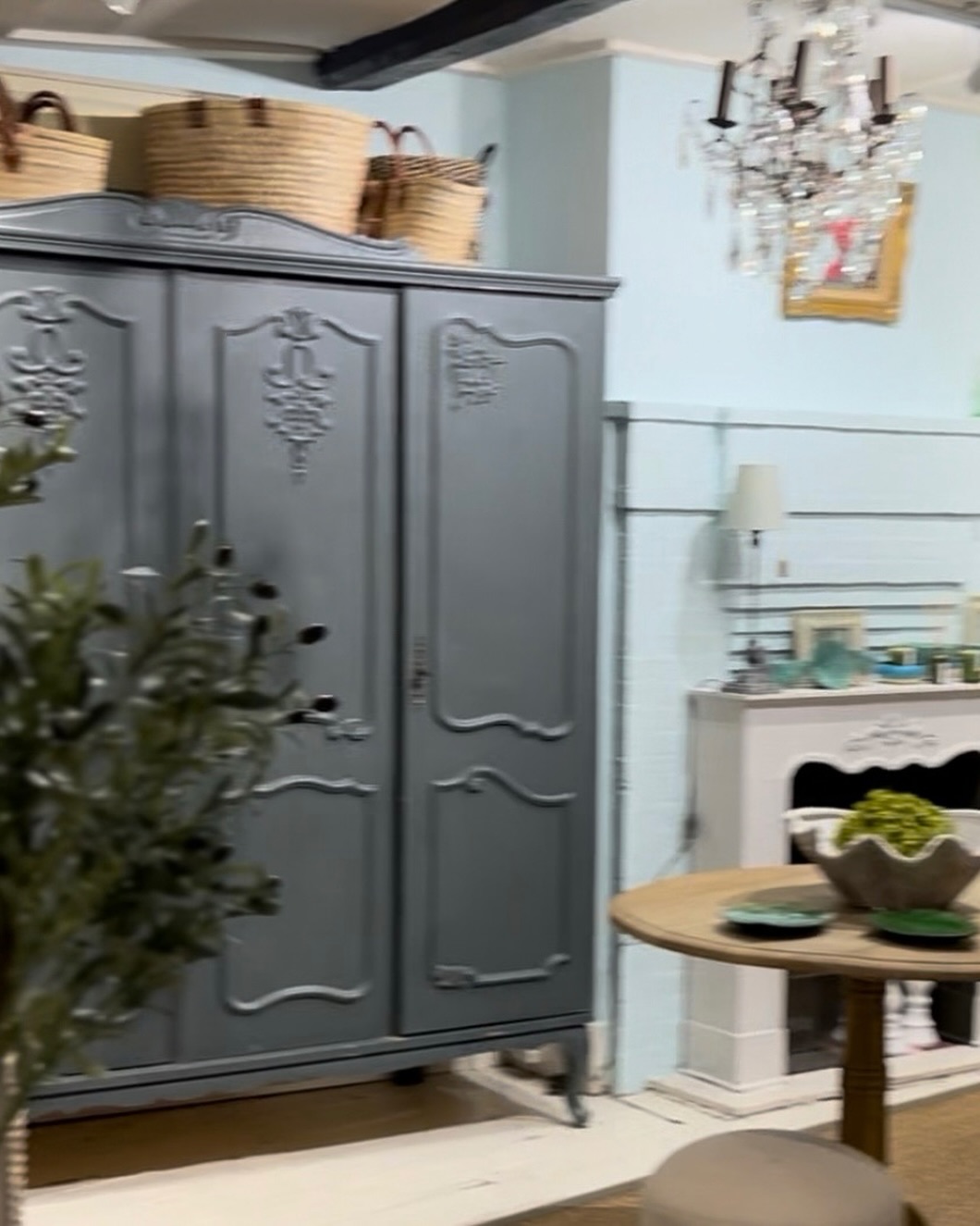 Transformed! 2 coats of paint and all that Jazz! This is our new look at Chic et tralala, ready for our next chapter… #makeovermagic #independentretail #changingdecor #sevenoaks