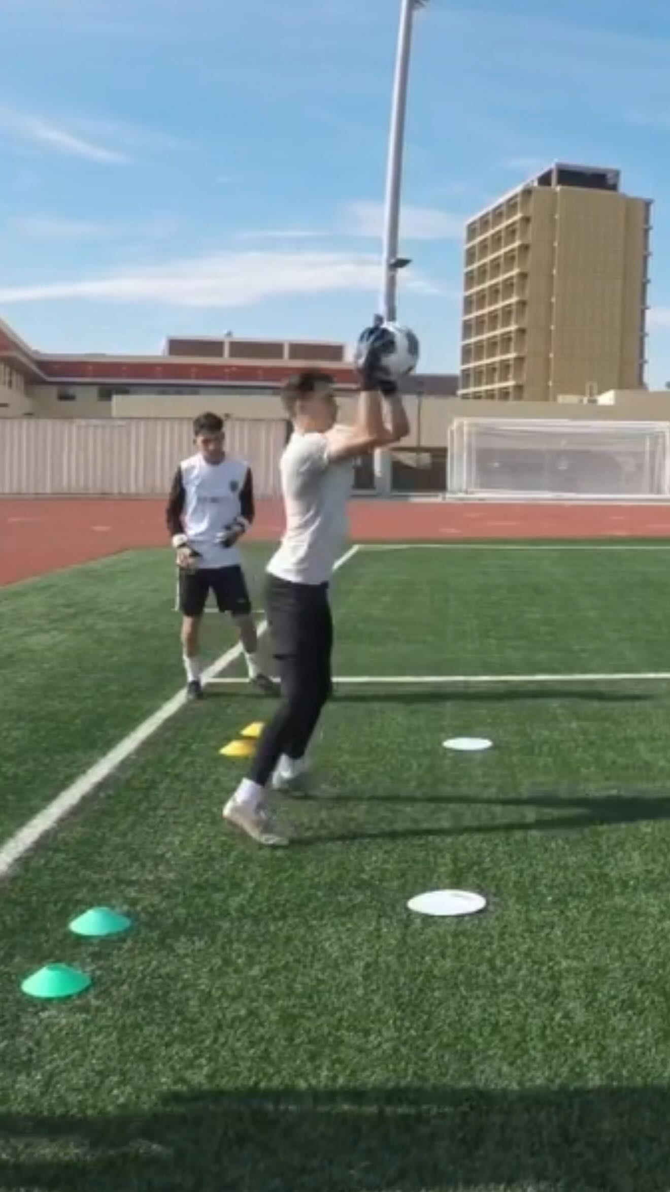 I’m always looking for ways to start sessions that keep all goalkeepers engaged. Here’s one from my days at Cal State LA! #goalkeeper #gk #goalkeeping #soccer #football