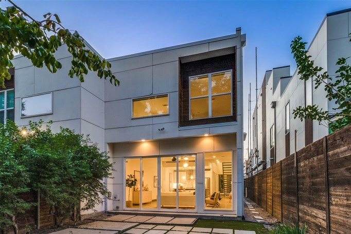 Snow on the ground, a great home under contract, and nothing else on the agenda ❄️🏡💫