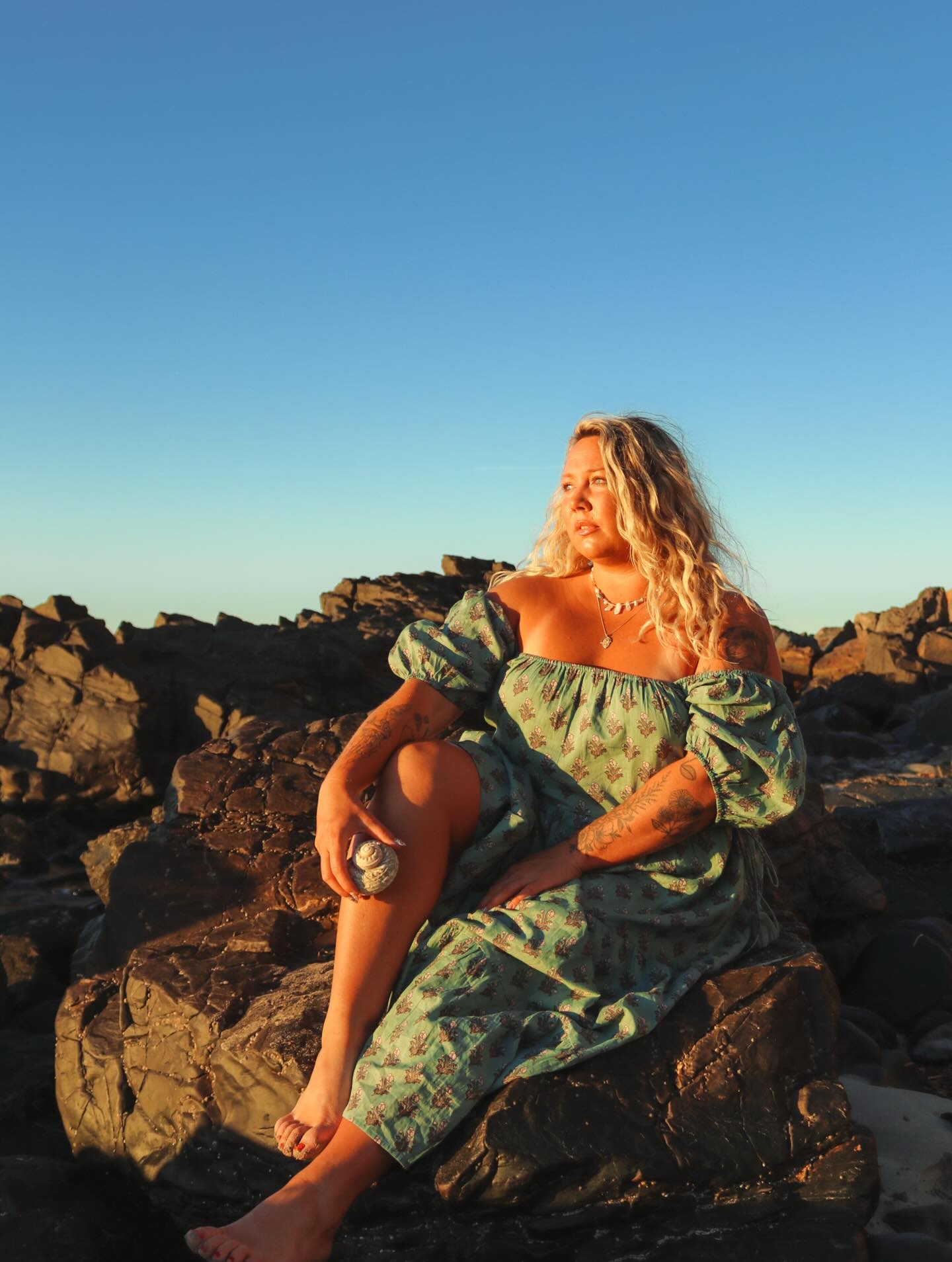 Magic hour in SANA 🌅
.
.
.
.
.
.
.
.
.
#sunsetvibes #summerdress #blockprintdress #ootd #fashionphotoshoot