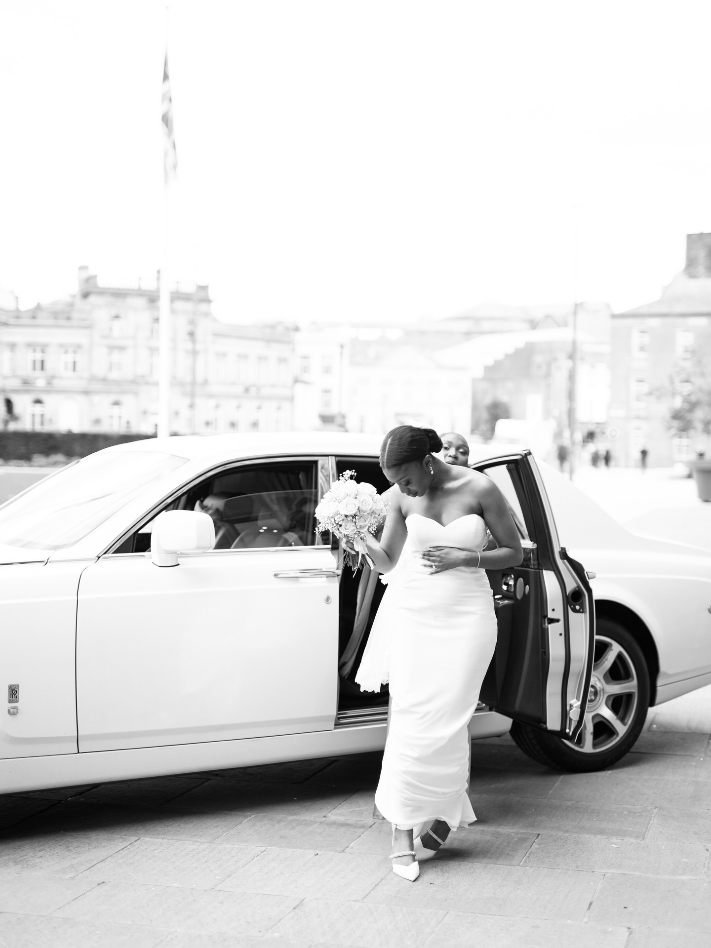 #Noir ….brides final check before the big moment where she walks down the aisle and everyone gazes in awe and her groom awaits his bride.
@motayoweddings
#bride #brideportrait #weddingphotography #weddingphotos