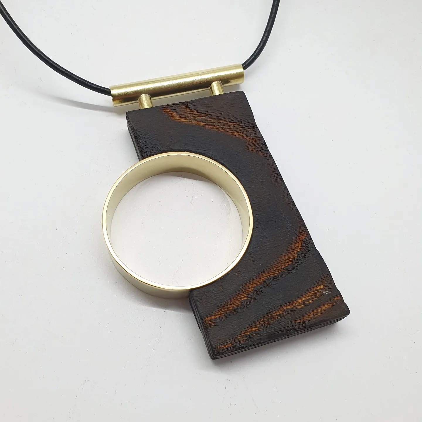 New necklace, come take a look in the Manchester Craft Centre @manchestercraft for other new pieces.
In the Divinity Studio upstairs
@redmondevejewellery
#yakisugi #shousugiban #jewellery #contemporaryjewellery