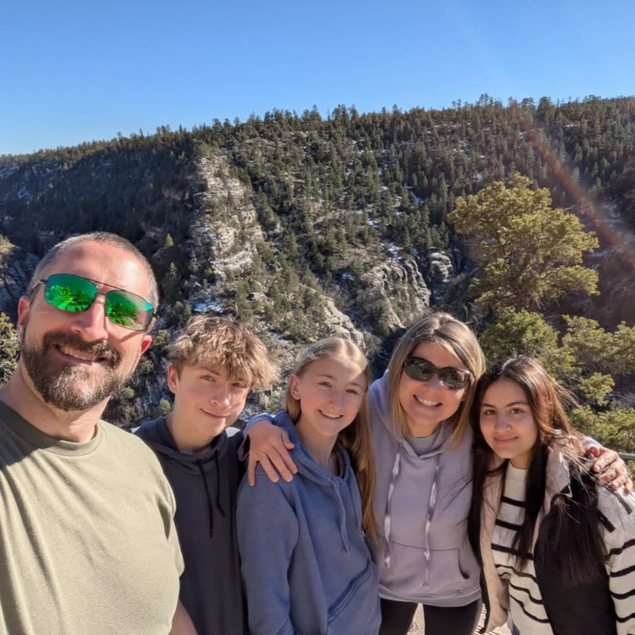 Whether enjoying an outdoor adventure, sharing a meal, or celebrating a holiday, spending 10 months with an American host family means becoming part of the family!
Check out a few recent host family highlights. FLEXers, how are you spending time with your host family this winter?
#FLEXProgram #Exchangeourworld