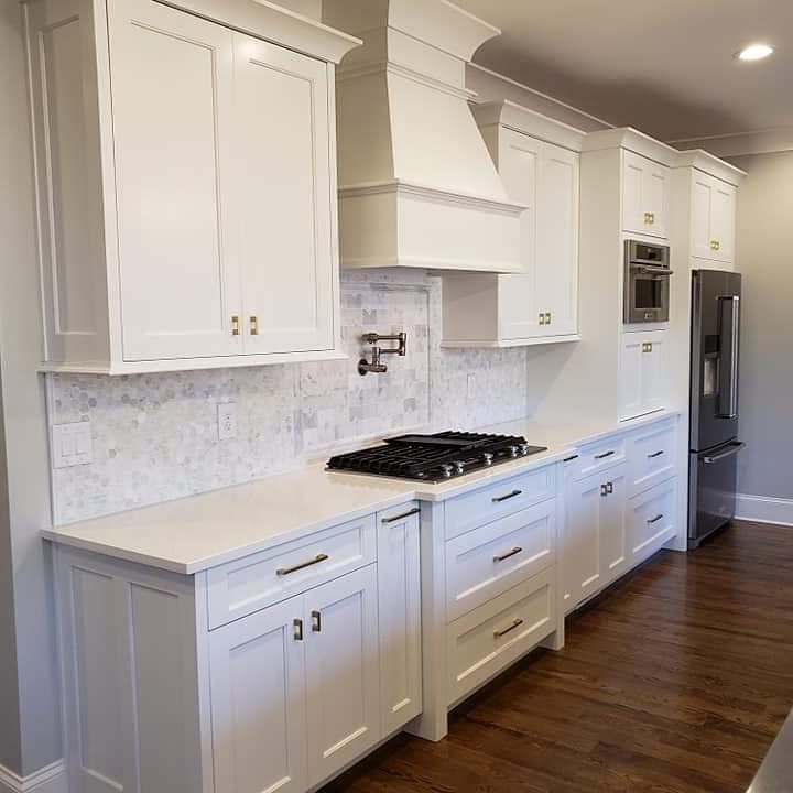 Lots of Christmas cooking is likely going to be done in this kitchen for many years to come. 🍽
#customhome
#customehomebuilder
#jontotherowconstruction
#hiddencoffeebar
#whitekitchen
#goldhardware