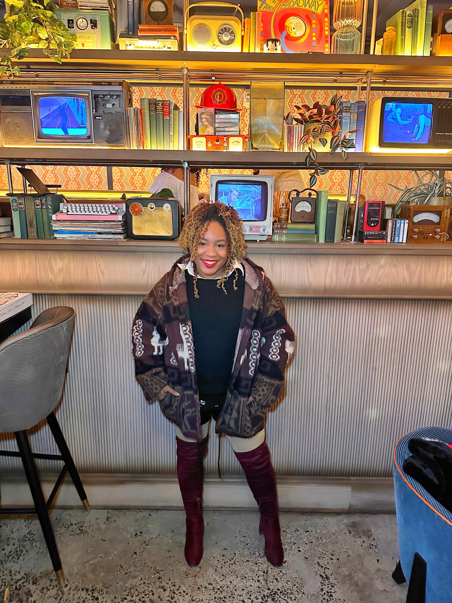 Winning Wednesday because it’s FREEZING in NYC and honestly… having the willpower to leave my apartment is a win in itself 😭❄️ I can’t be the only one 😩
But lowkey, winter fashion has been doing it for me. The layers, the textures, the dramaaaa. If you’re not new here, you already know I love a good layered moment give me a coat on a coat, scarf energy, boots that mean business… all of it.
Small wins still count. Big fits too 😌.
Tell me how are you winning this week? 🤍
Fun fact: This coat used to be my mamas back in the day 🤭
Thank you @missalanieous for capturing me 😘
#WinningWednesday #WinterStyle #NYCCreator #LayeredLooks #StyleInspo