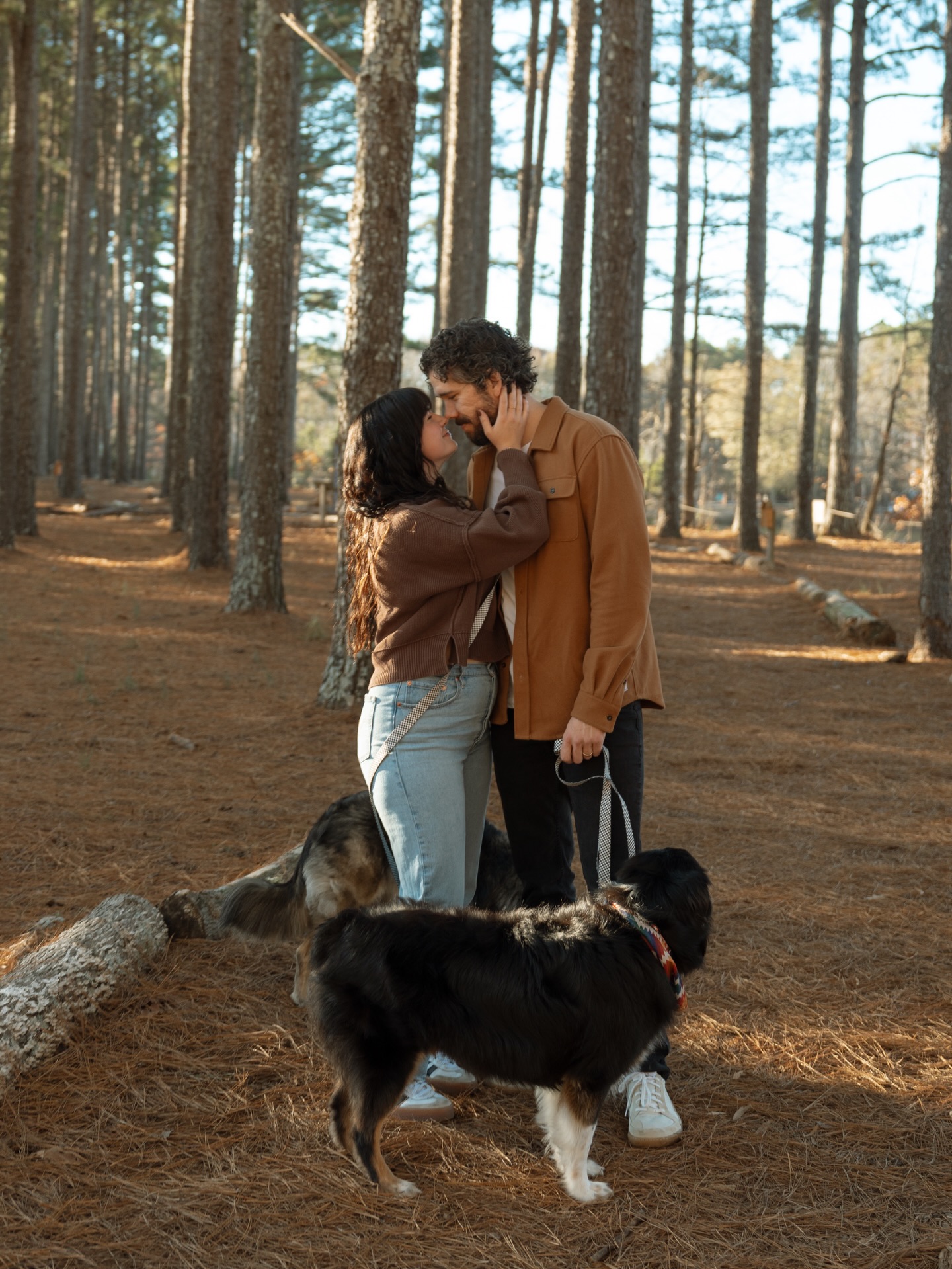 Don’t mind me… just over here severely missing my favorite time of the year 🥲 Sad that the fall season only happens for what feels like a blink once a year… but I’ll say, I’m craving spring so much especially with this winter storm coming in!!
My spring calendar is POPPIN OFF, not gonna lie! February, March, April, and May are closing up quick. If you want to book for spring family photos or grad/seniors, get ahold of me asap 💌