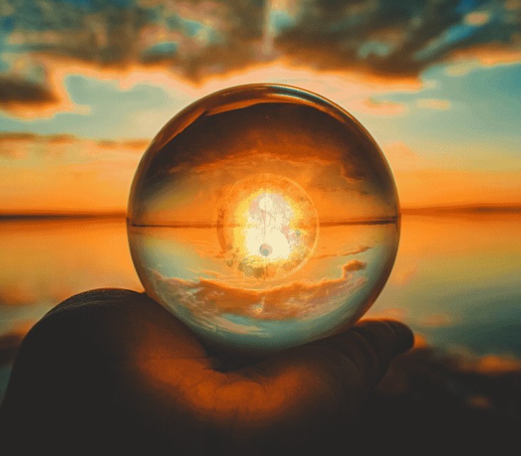 The days are hotter and the solstice is upon us. Itās easy to feel tired and achey as everything heats up. We have massage appointments available this week to help you take care as the seasons change. Ask for cooling peppermint oil to help cool and soothe your muscles and a little lavender to calm your mind. Bookings available through our site:
www.the-healing-gallery.com