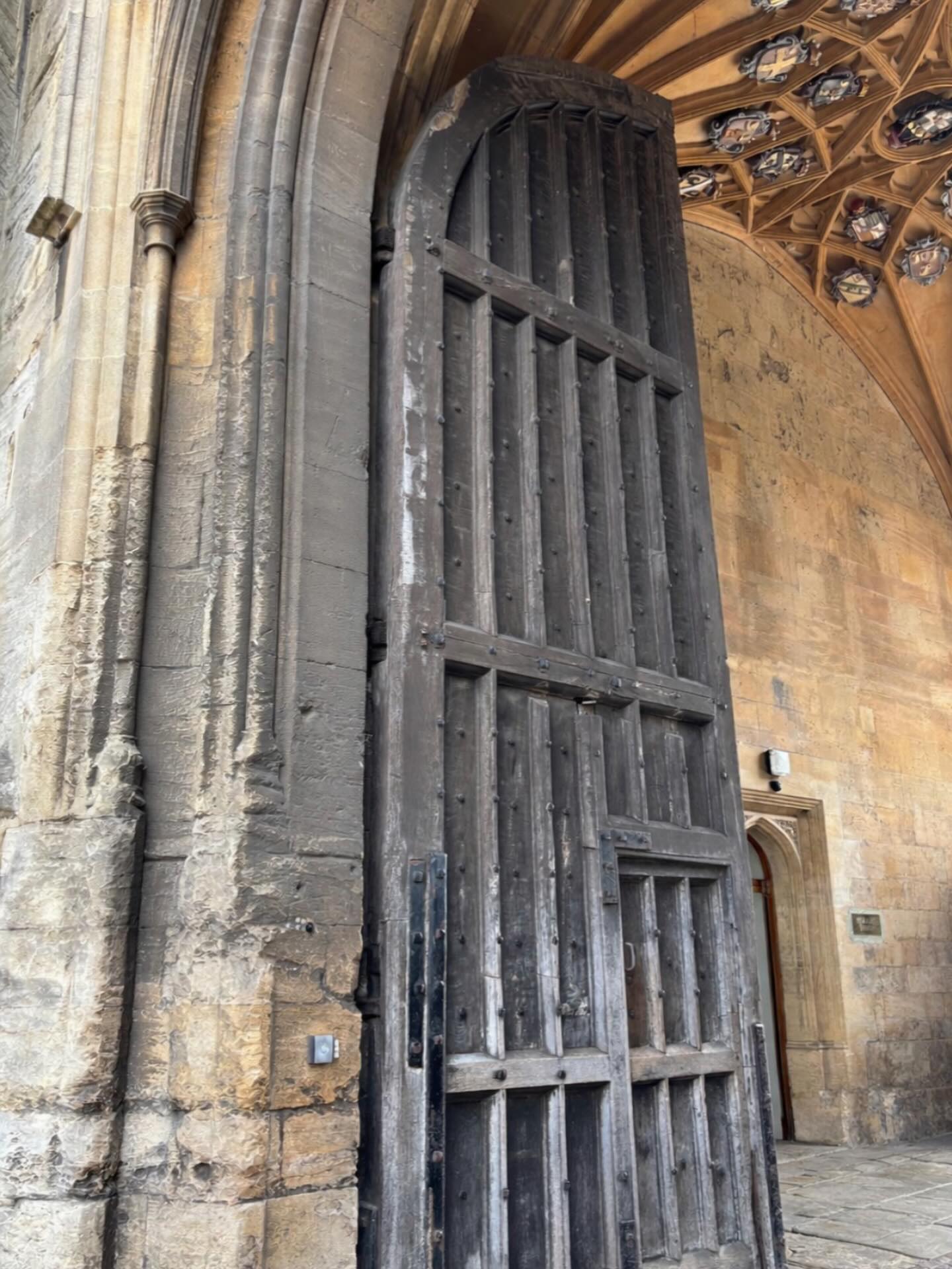“Lift up your heads you gates; lift them up, you ancient doors, that the King of Glory may come in. Who is He, this King of Glory? The Lord Almighty- He is the King of Glory.” Psalm 24:8-10 New blog up on lindaleedodson.com (link in bio)
Cathedral Door… Christ Church, Oxford