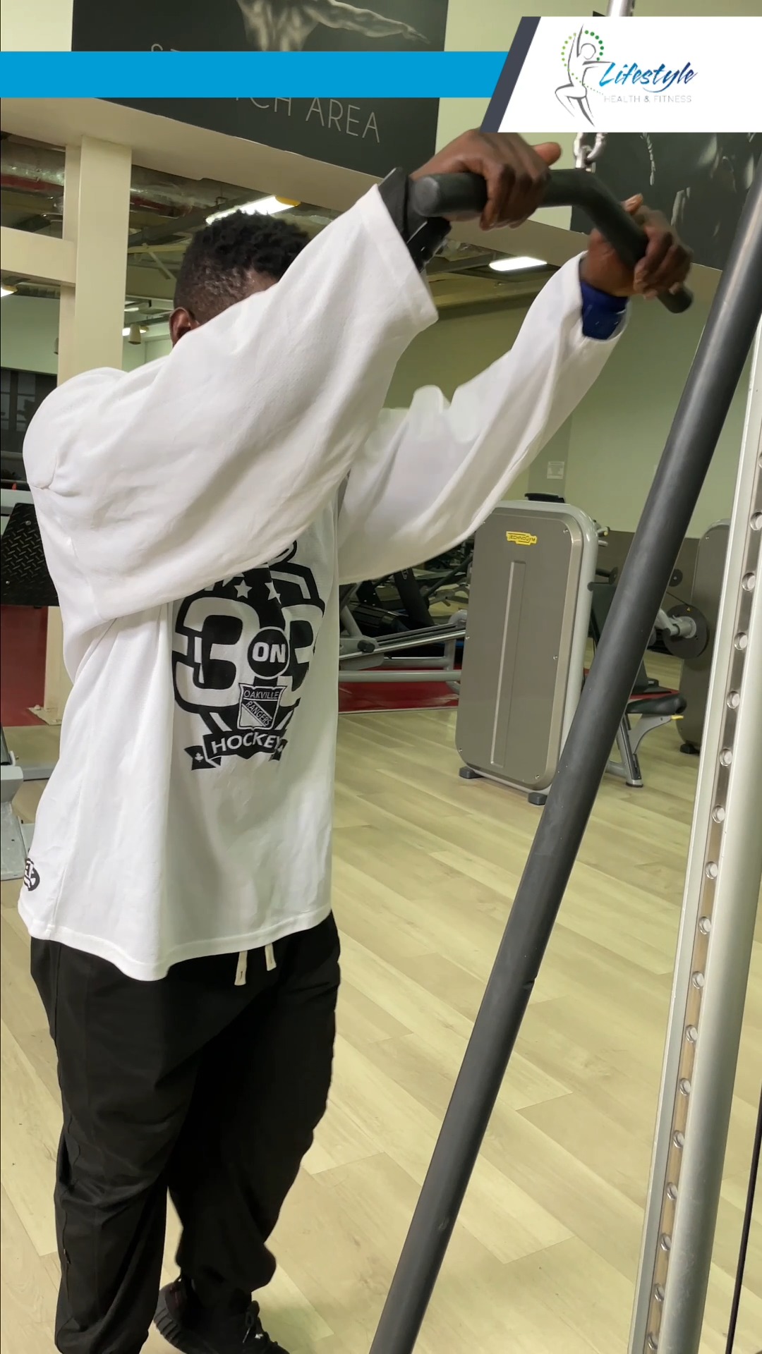 ๐ช Master the tricep pull-down! Follow along and sculpt those arms.
#TricepWorkout #ArmDay #LifestyleGym #TrainSmart #StrongerEveryday