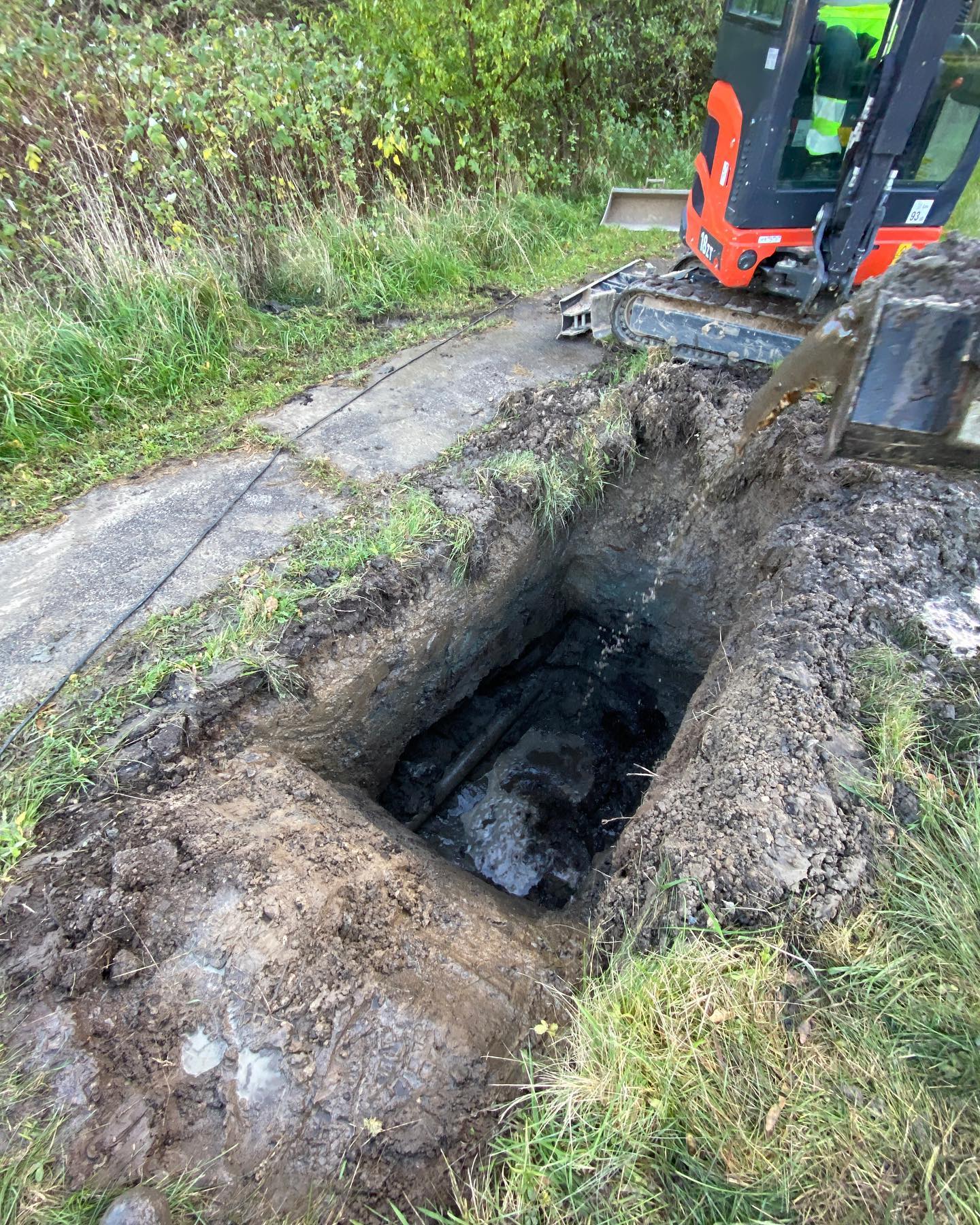 Reparation af vandbrud på hovedledning. Det var en våd omgang ☔️ #kwjentreprise #nordsjælland #vandværk #vvskraft