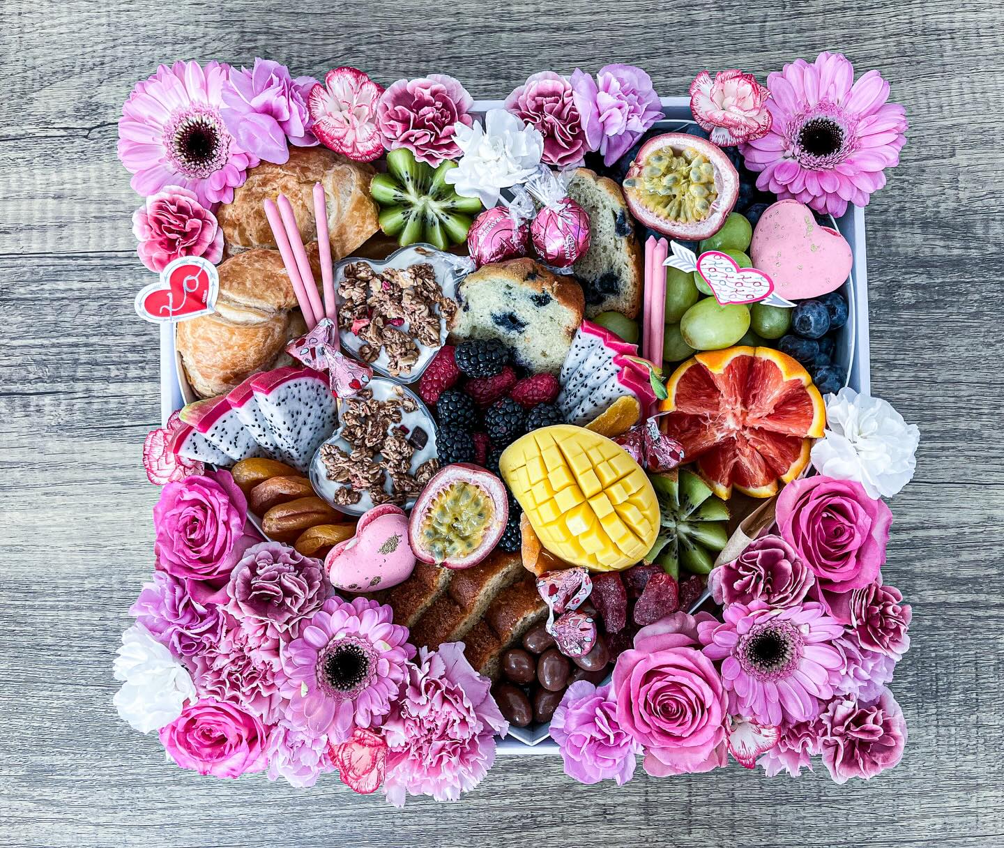 The sweetest brunch box 🤍